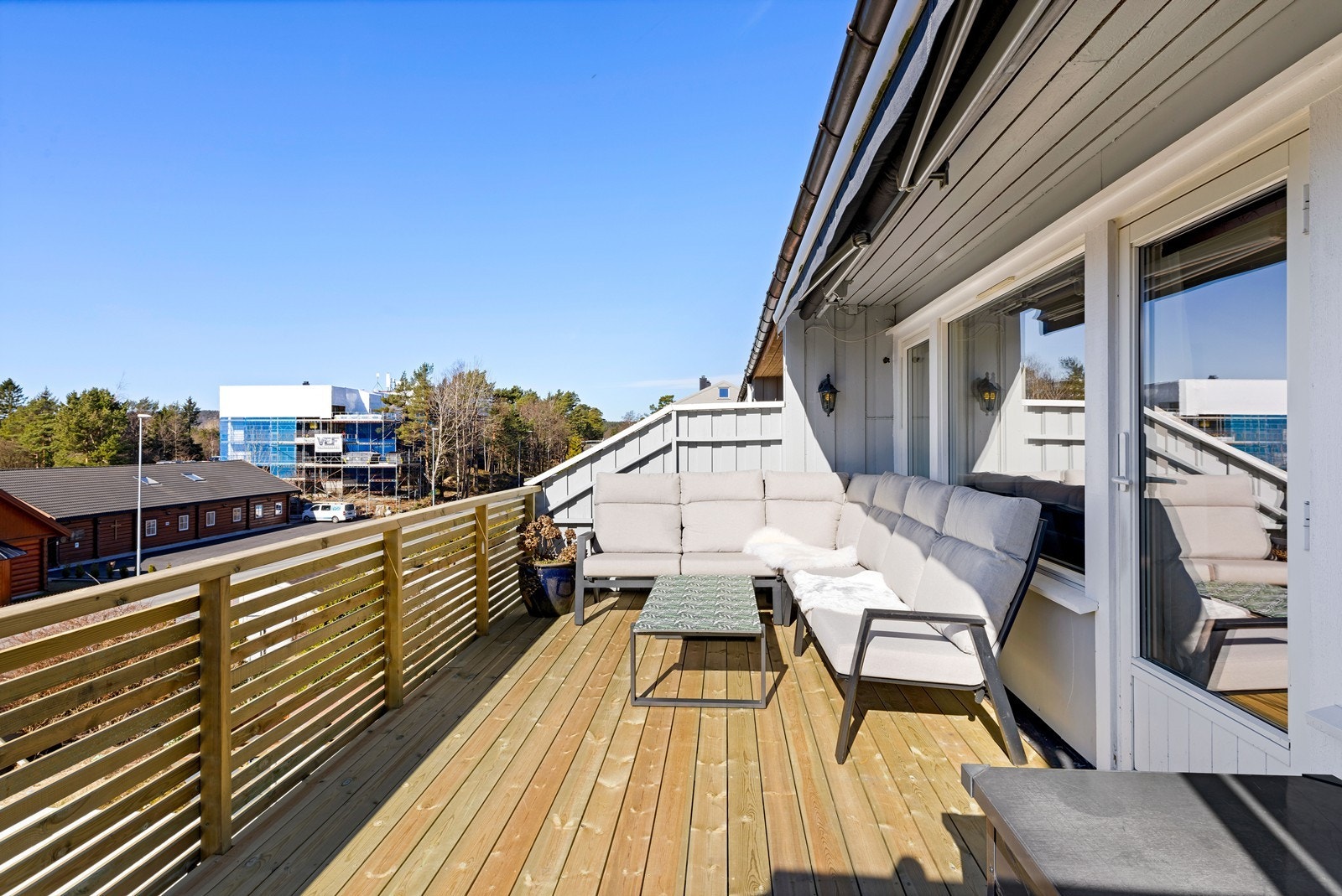 Solrik vestvendt oppgradert terrasse Galleribilde