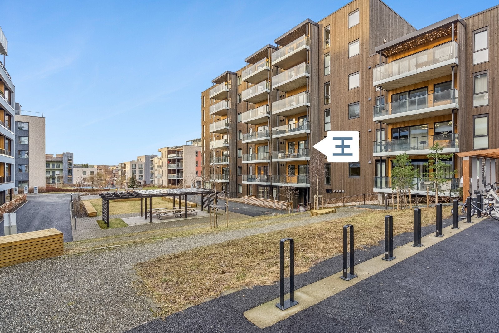 Fasade og pil Galleribilde