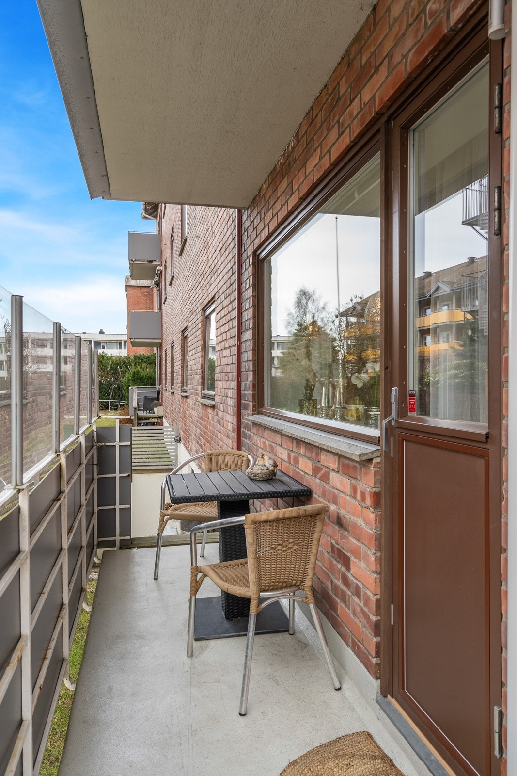 Rom for café sett på balkongen Galleribilde