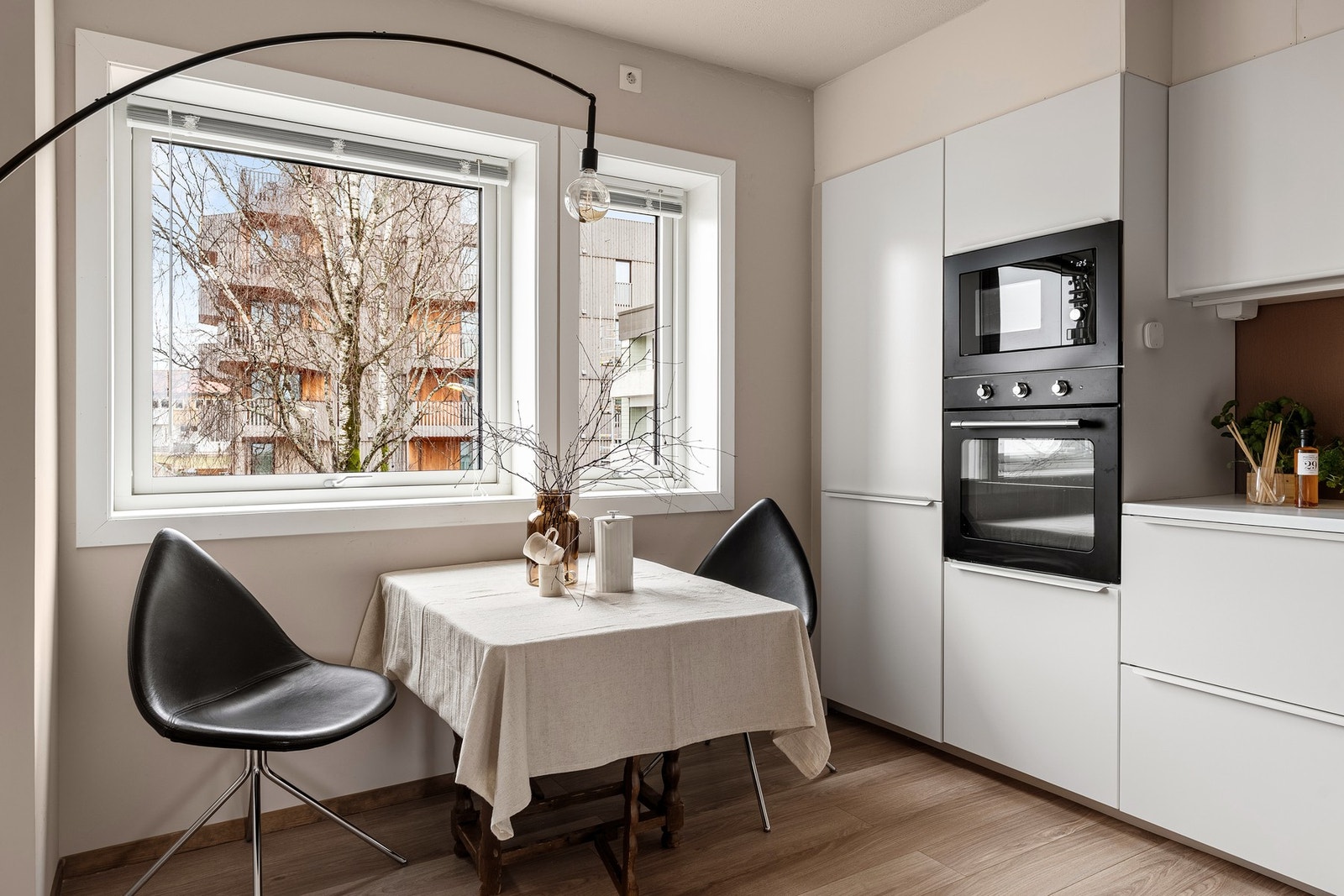 God oppbevaringsplass på kjøkken Galleribilde