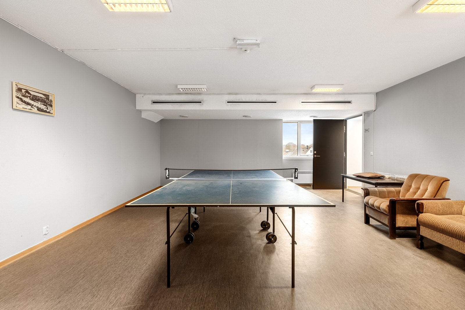 Fellesrom med bordtennisbord Galleribilde