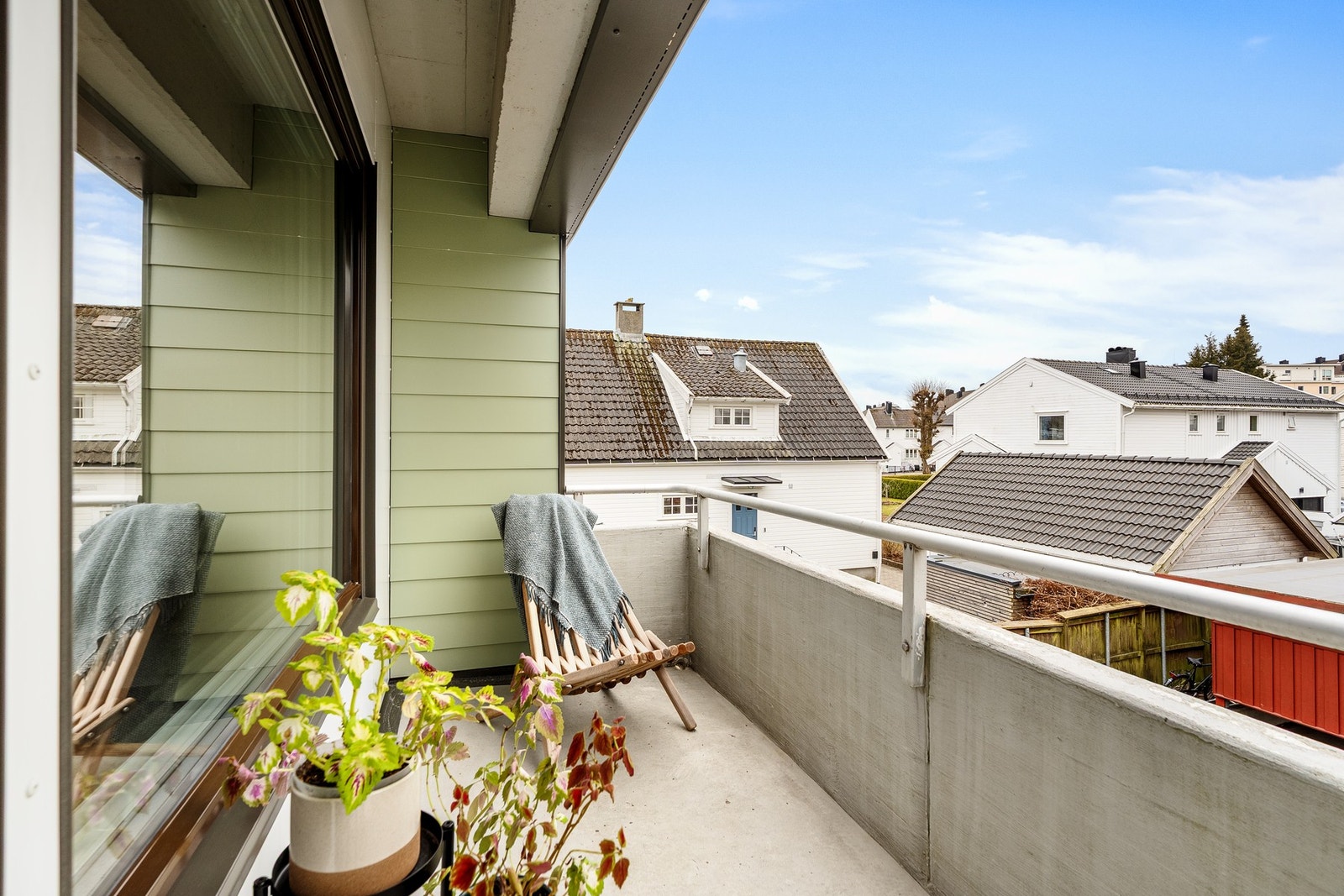 Vestvendt balkong med ettermiddags- og kveldssol Galleribilde