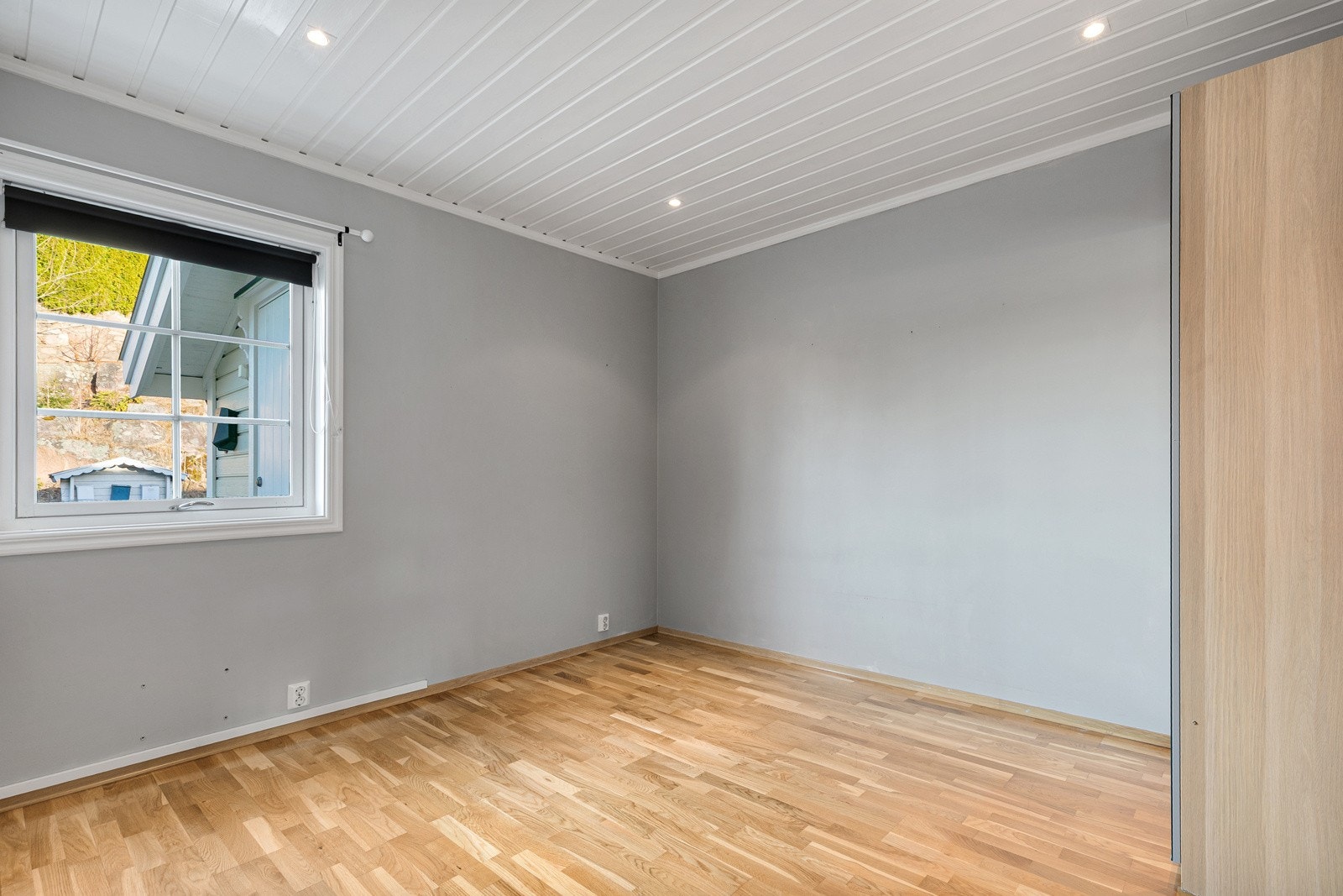 Soverom 1 med garderobeskap Galleribilde