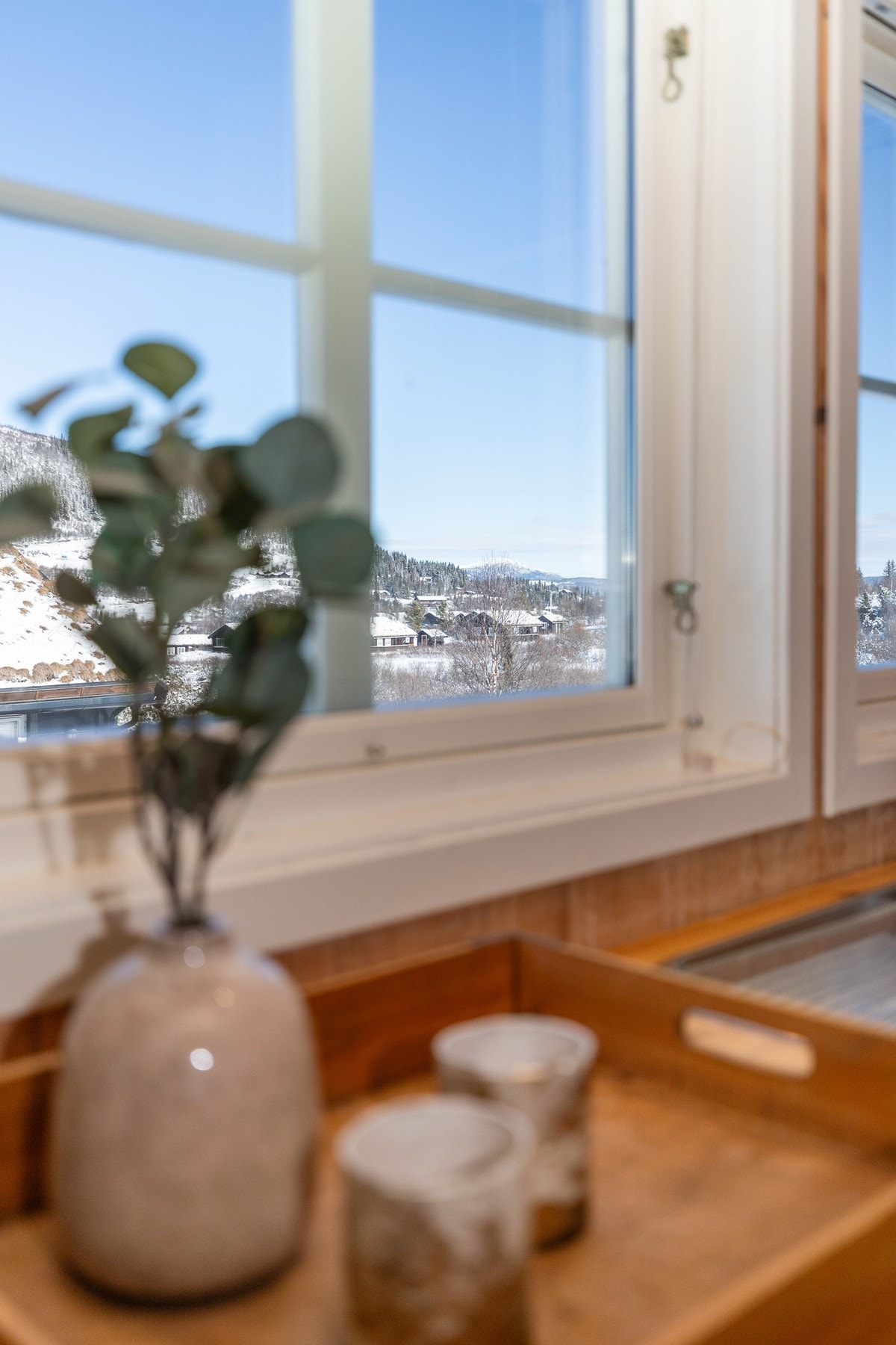 Fra kjøkkenbenken kan også utsikt nytes Galleribilde