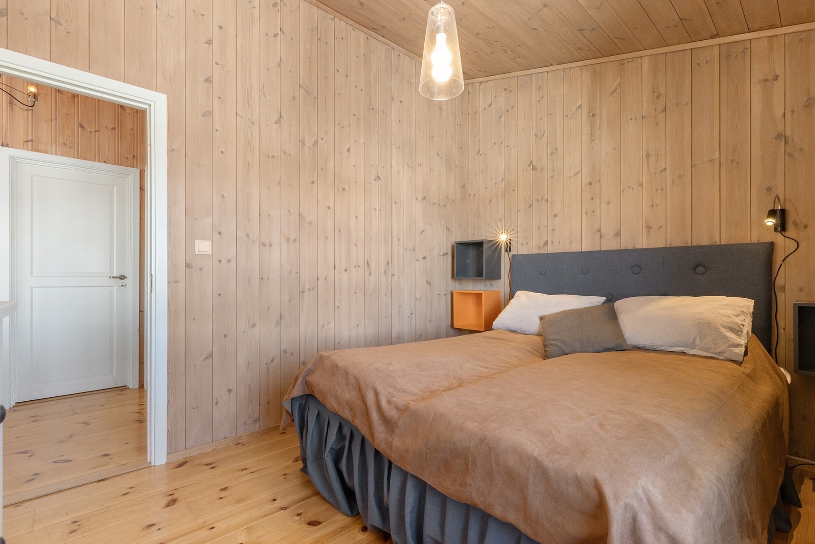 Hovedsoverom med plass til dobbeltseng Galleribilde