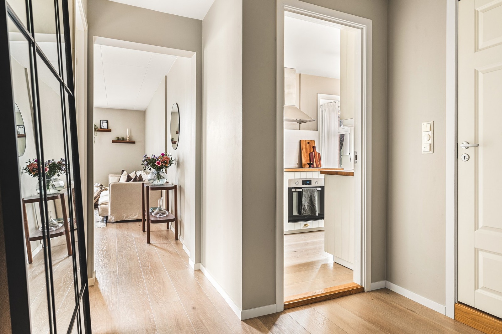 Gangen som binder leiligheten sammen, måles til 4,7 kvm. Galleribilde