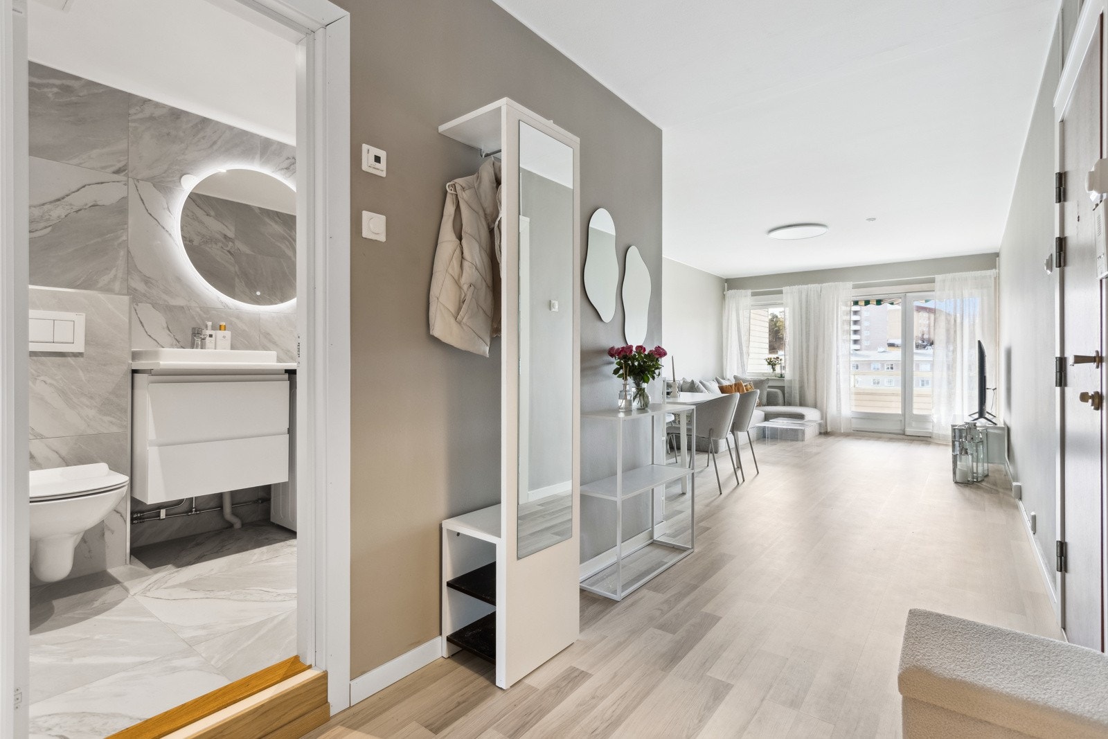 Velkommen til Havreveien 49 - En strøken 2-roms med utvidet lekkert bad, god planløsning og balkong. Galleribilde