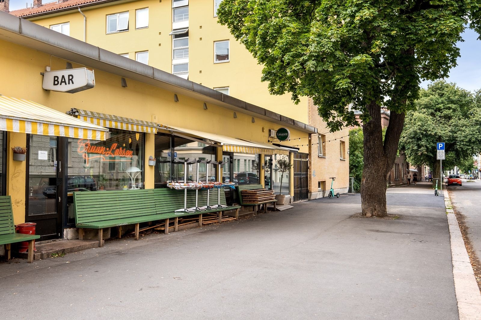 Koselig nærområde med flere servicetilbud. Galleribilde