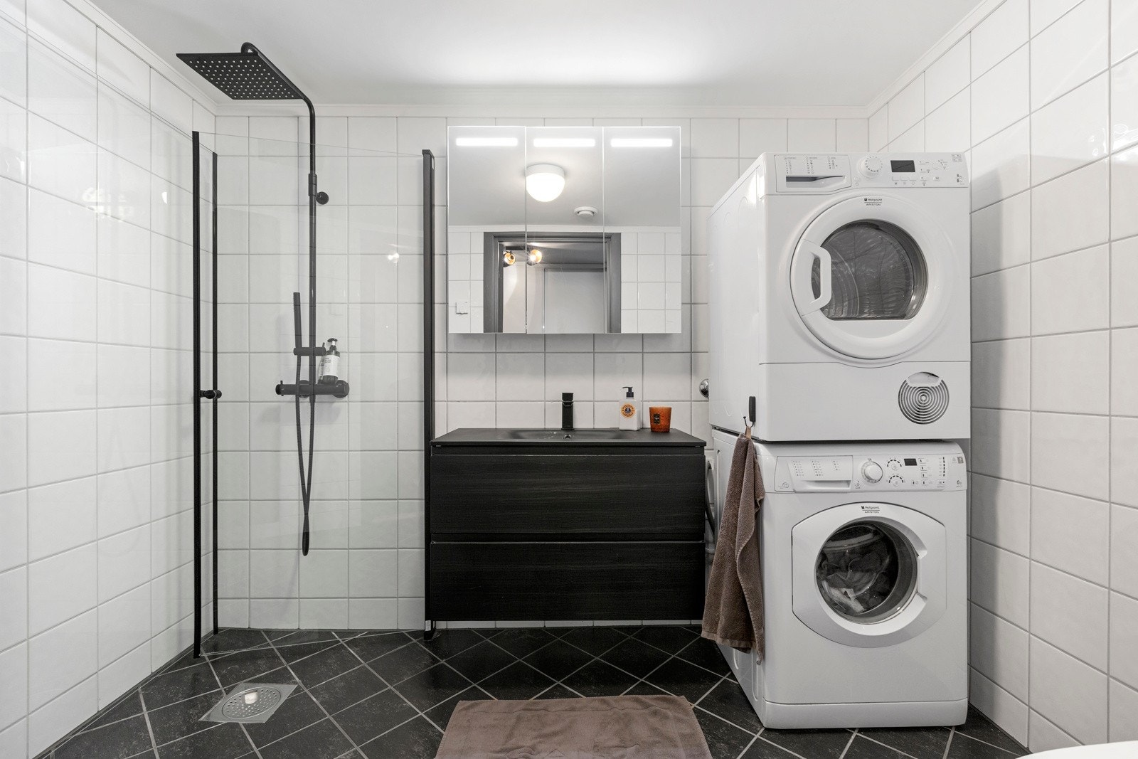 Opplegg til vaskemaskin på badet Galleribilde