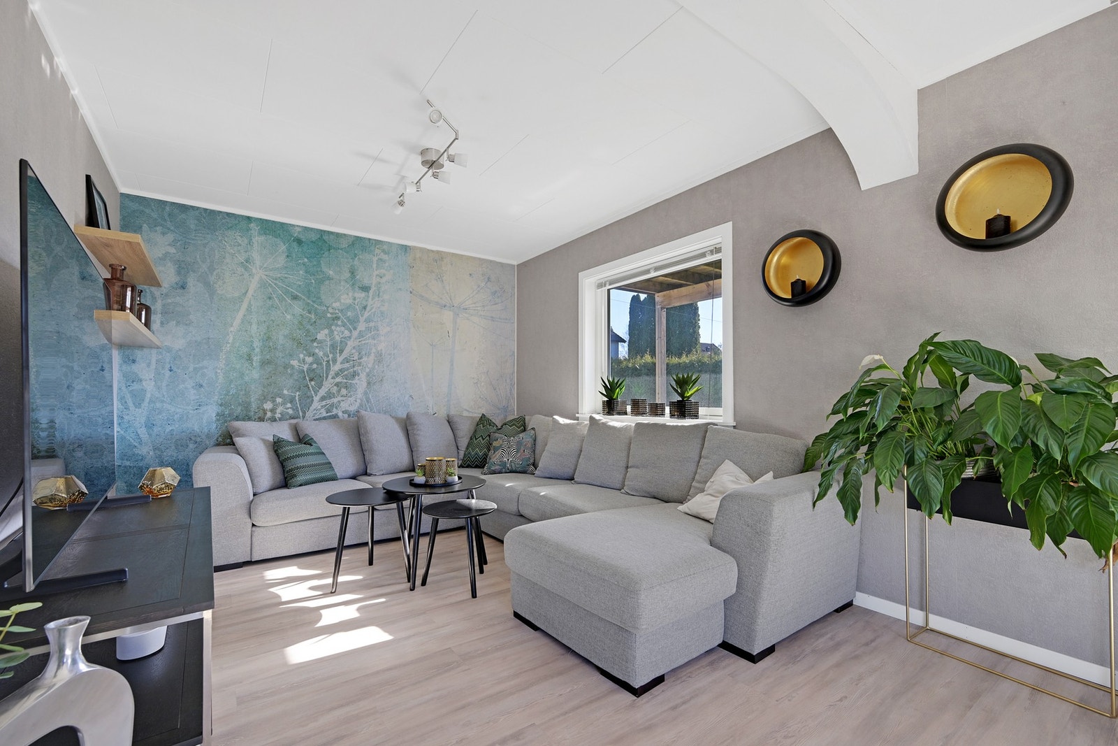 Som vi ser er det god plass til en skikkelig sofa Galleribilde