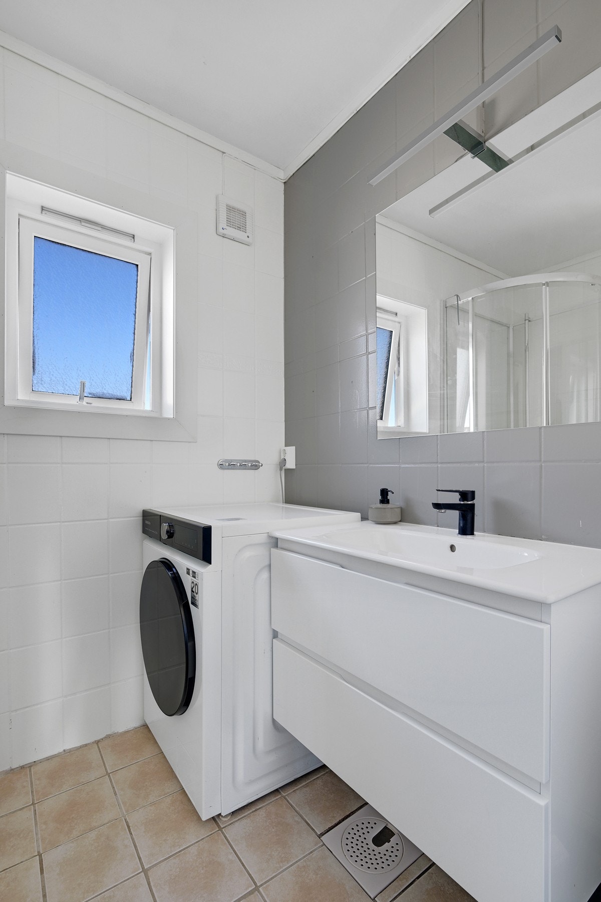 Gulvvarme og opplegg for vaskemaskin Galleribilde