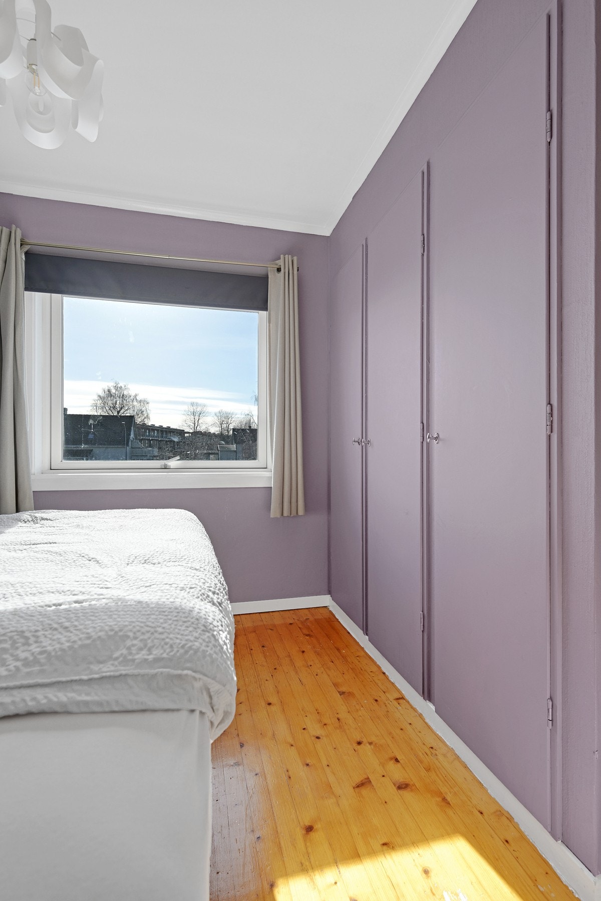 Tregulv og godt med skapplass Galleribilde