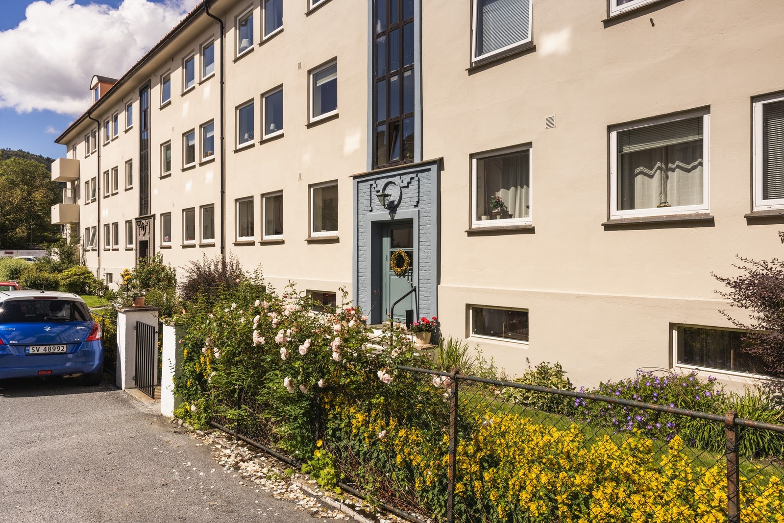 Borgernes borettslag har pene fasader og oppleves velholdt. Galleribilde