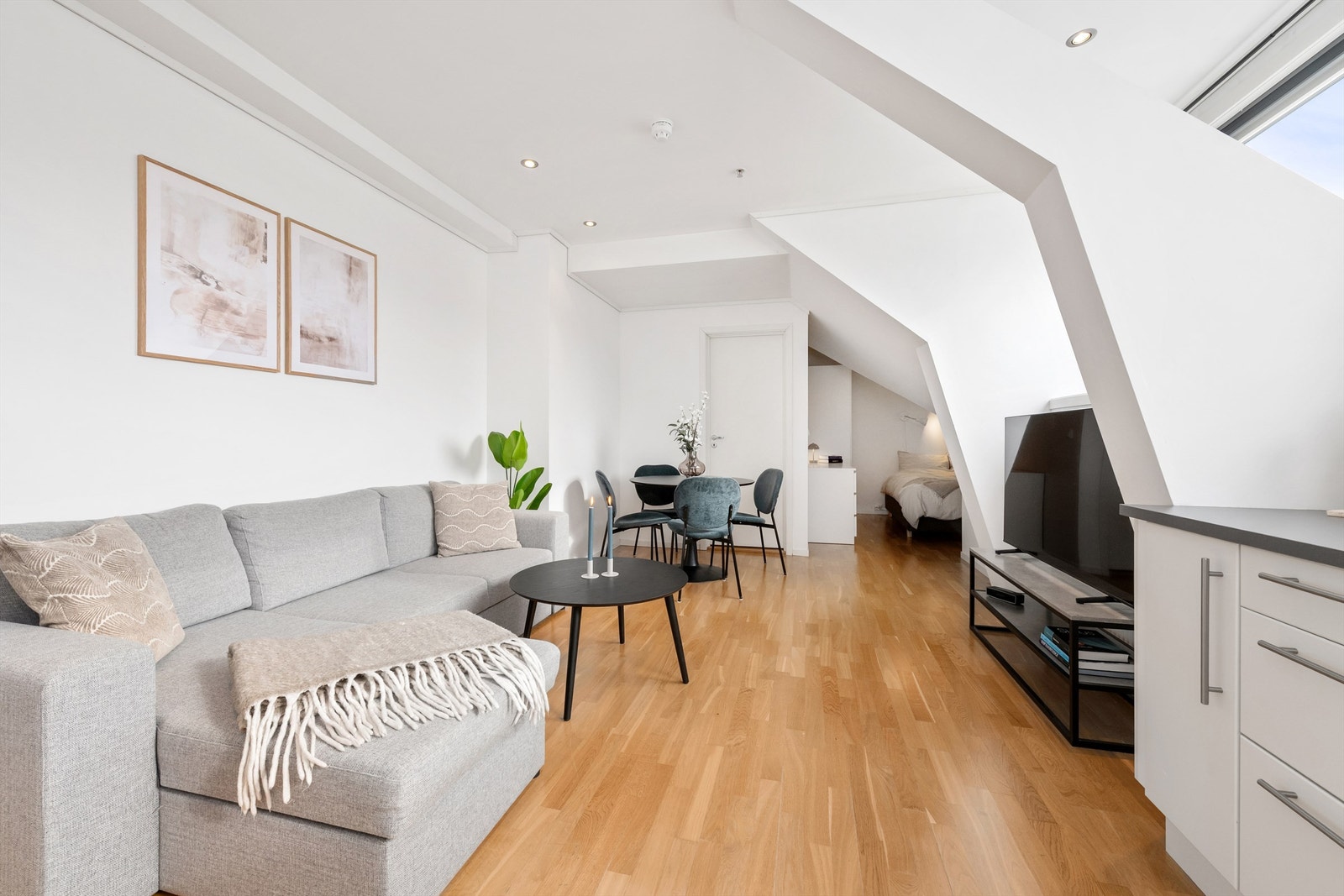 Moderne og stilren leilighet på 31 kvm med åpen planløsning Galleribilde