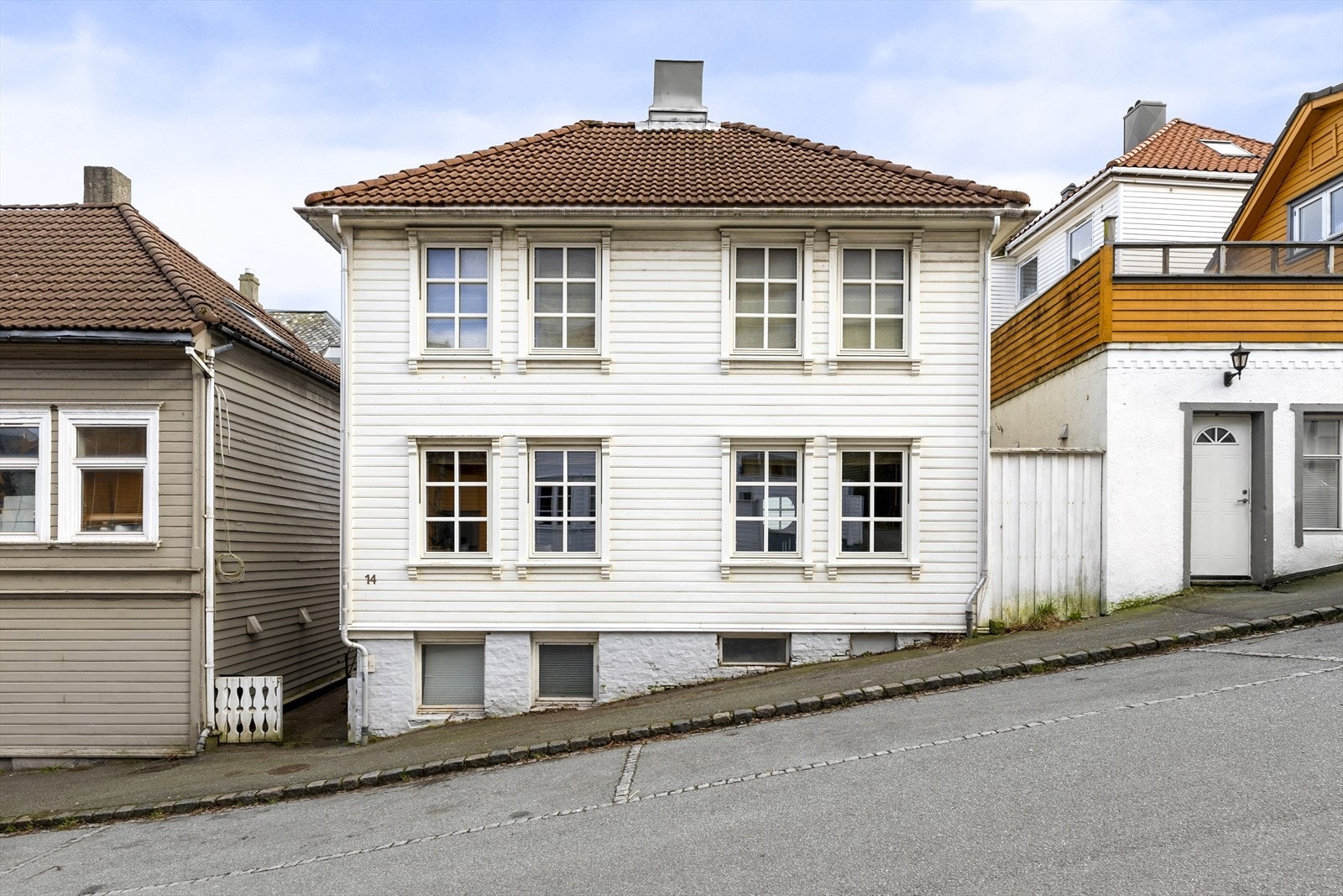 Velkommen til Store Skippergate 14, og denne lyse leiligheten beliggende i en flott horisontaldelt tomannsbolig på Storhaug. Galleribilde