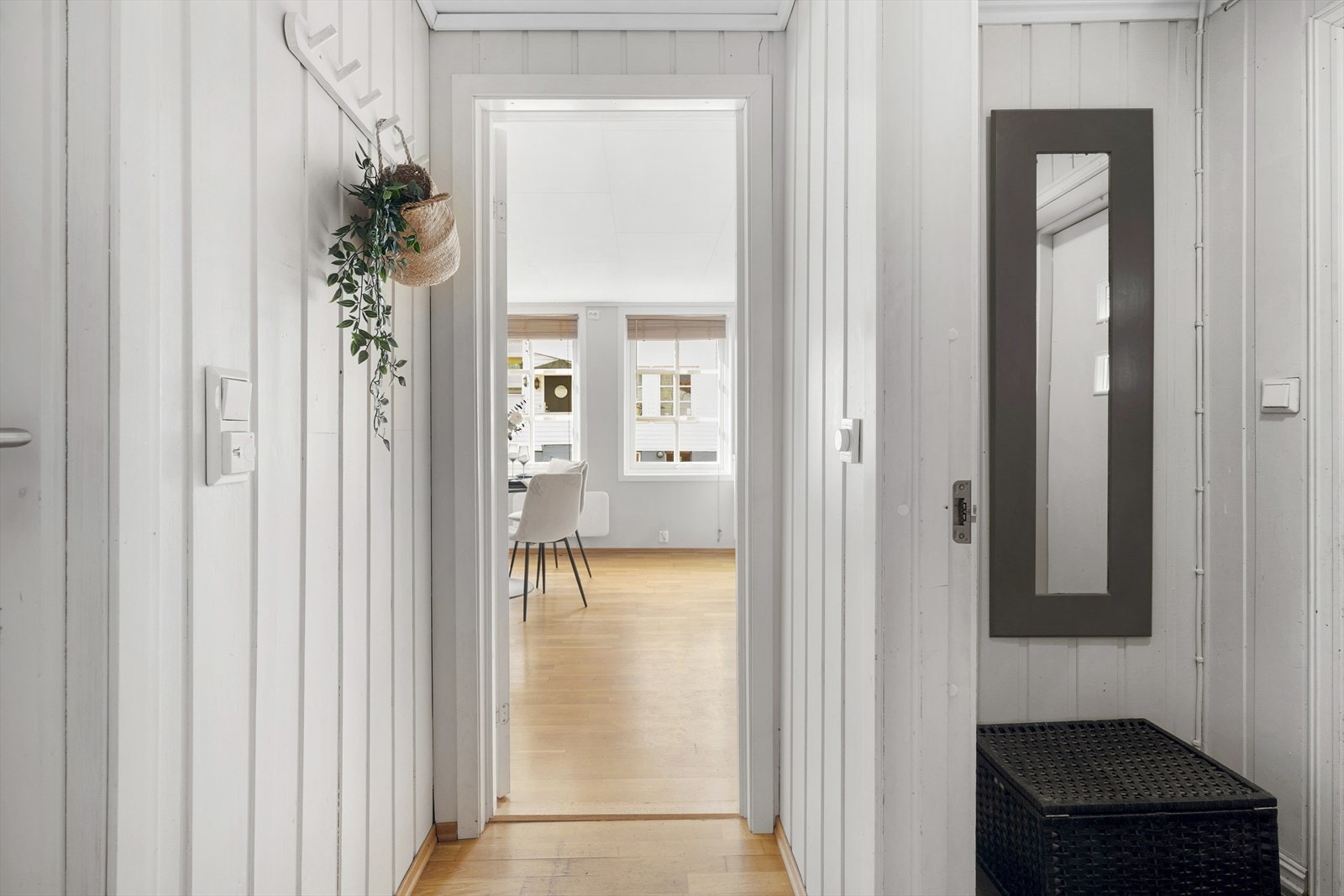 Entre/gang med plass til oppbevaring av yttertøy og sko. Galleribilde