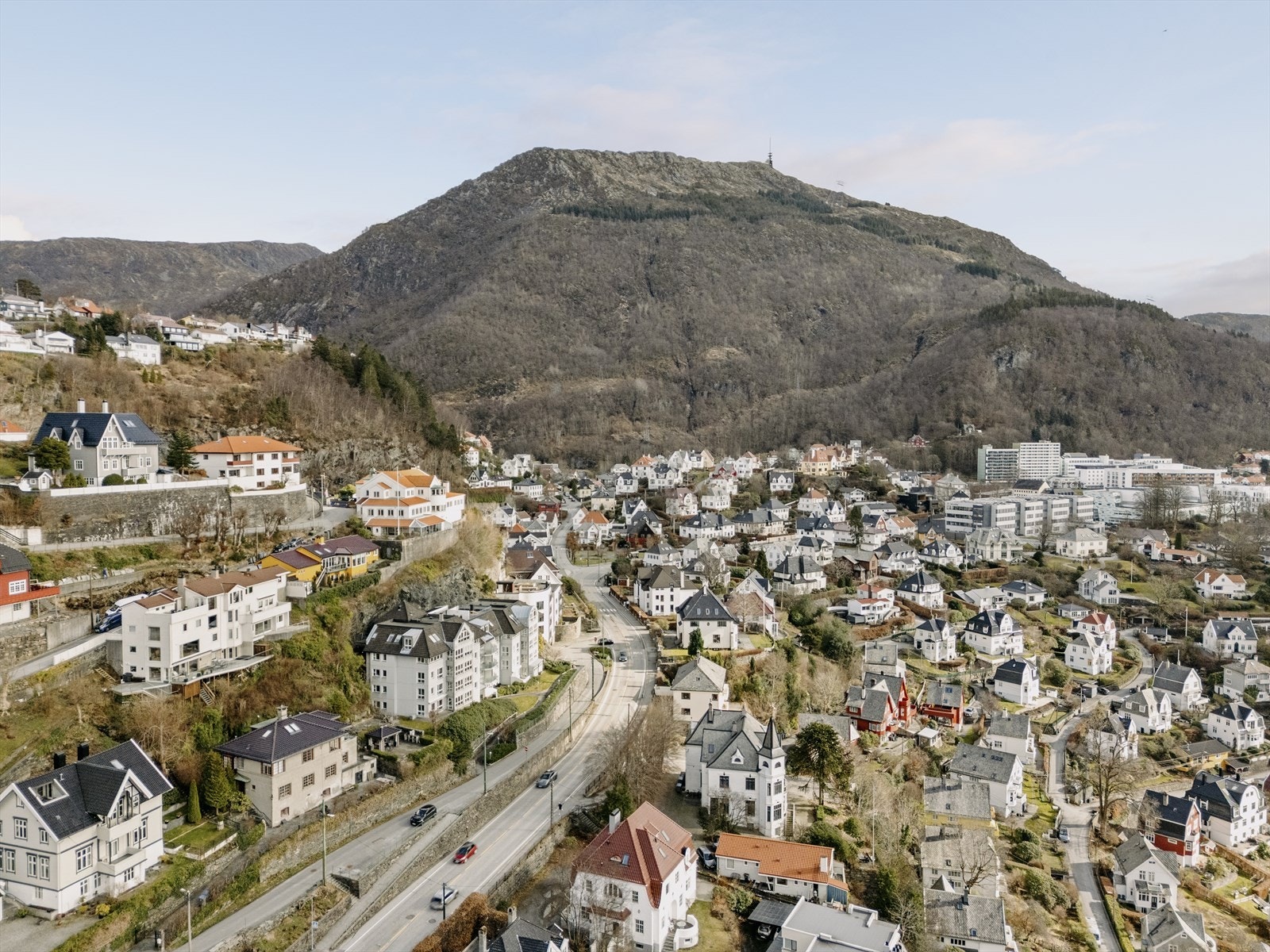 Leiligheten ligger innenfor gangavstand til store arbeidsplasser som Haukeland Sykehus og Haraldsplass Galleribilde