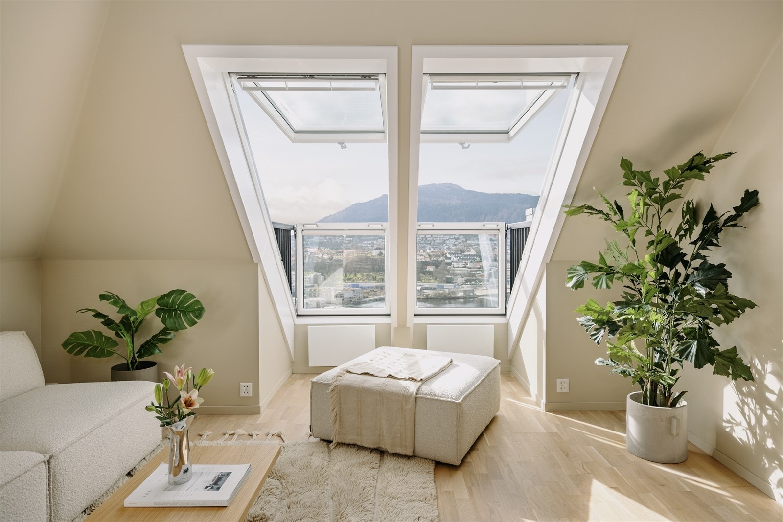 Velkommen til Gamle Kalvedalsveien 42 -Stor leilighet med særpreg! Galleribilde