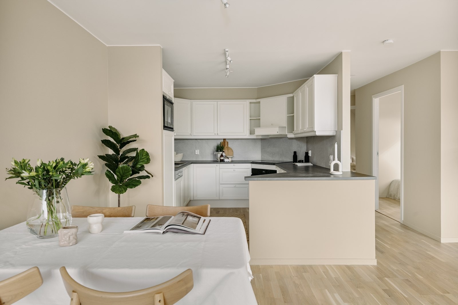 Åpen løsning mellom stie og kjøkken Galleribilde