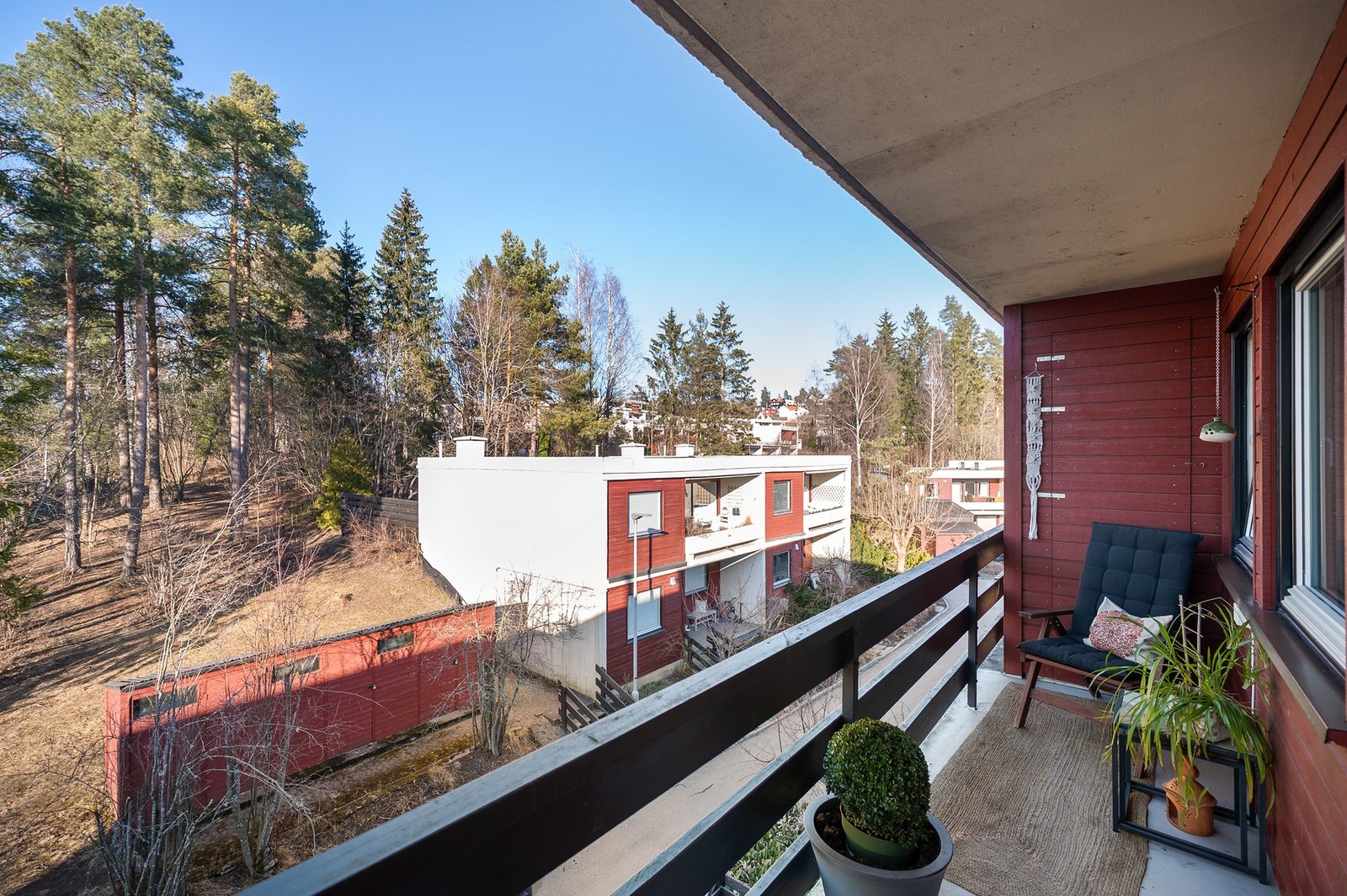 Balkongen er oppmålt til 6 kvm med adkomst til utvendig bod på ca. 1 kvm. Galleribilde