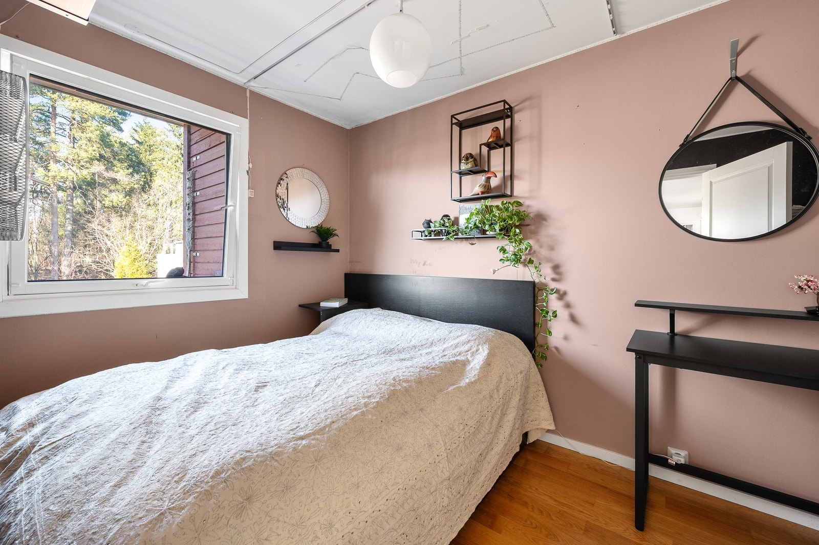 Soverom 2 kan fint benyttes som barnerom, gjesterom eller kontor. Galleribilde