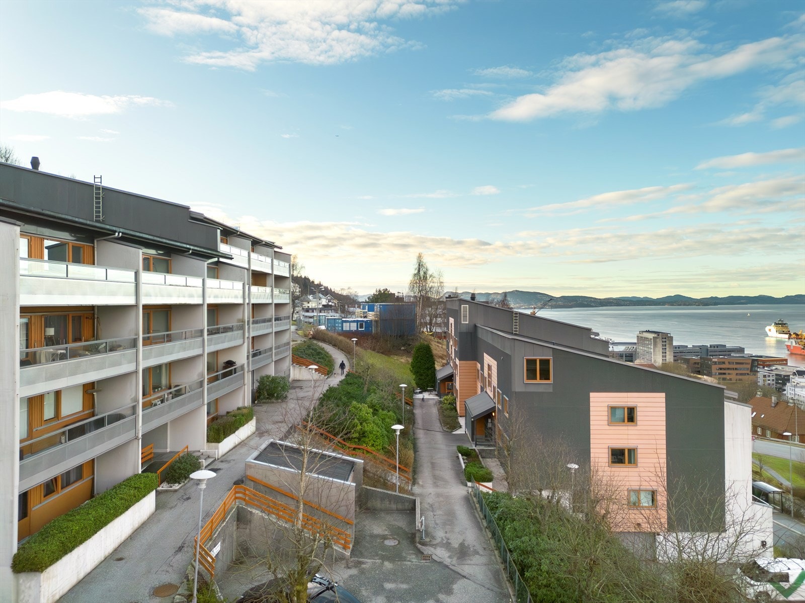 - Fra leiligheten har du gangavstand til bla. Handelshøyskolen BI og UiB som ligger rett over Småpudden - Galleribilde