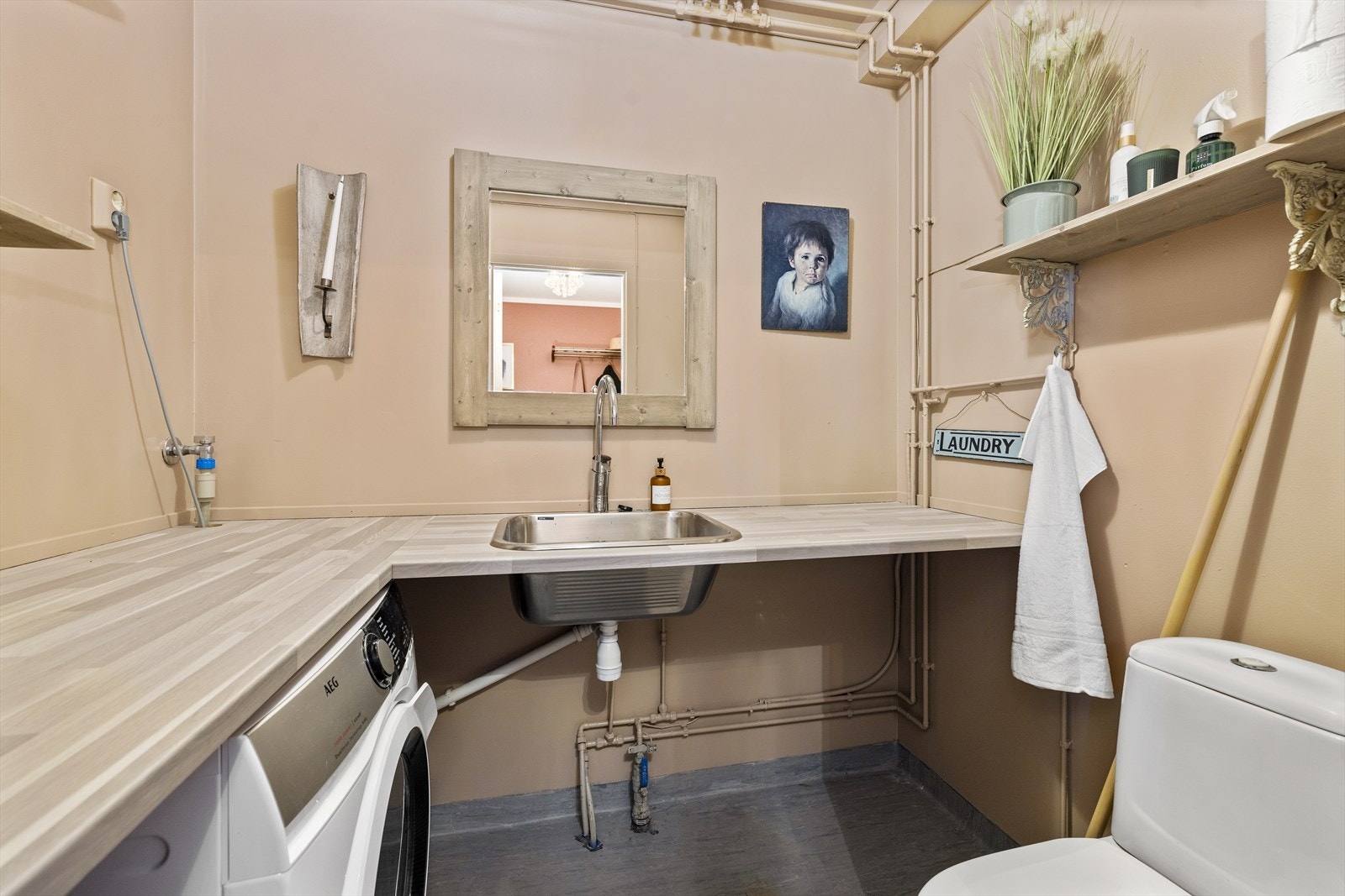 Praktisk vaskerom/toalettrom Galleribilde