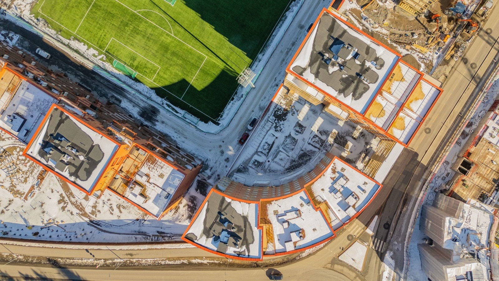 Mulighet for garasjeplass i lukket og oppvarmet anlegg. Ta kontakt med megler for mer informasjon. Galleribilde