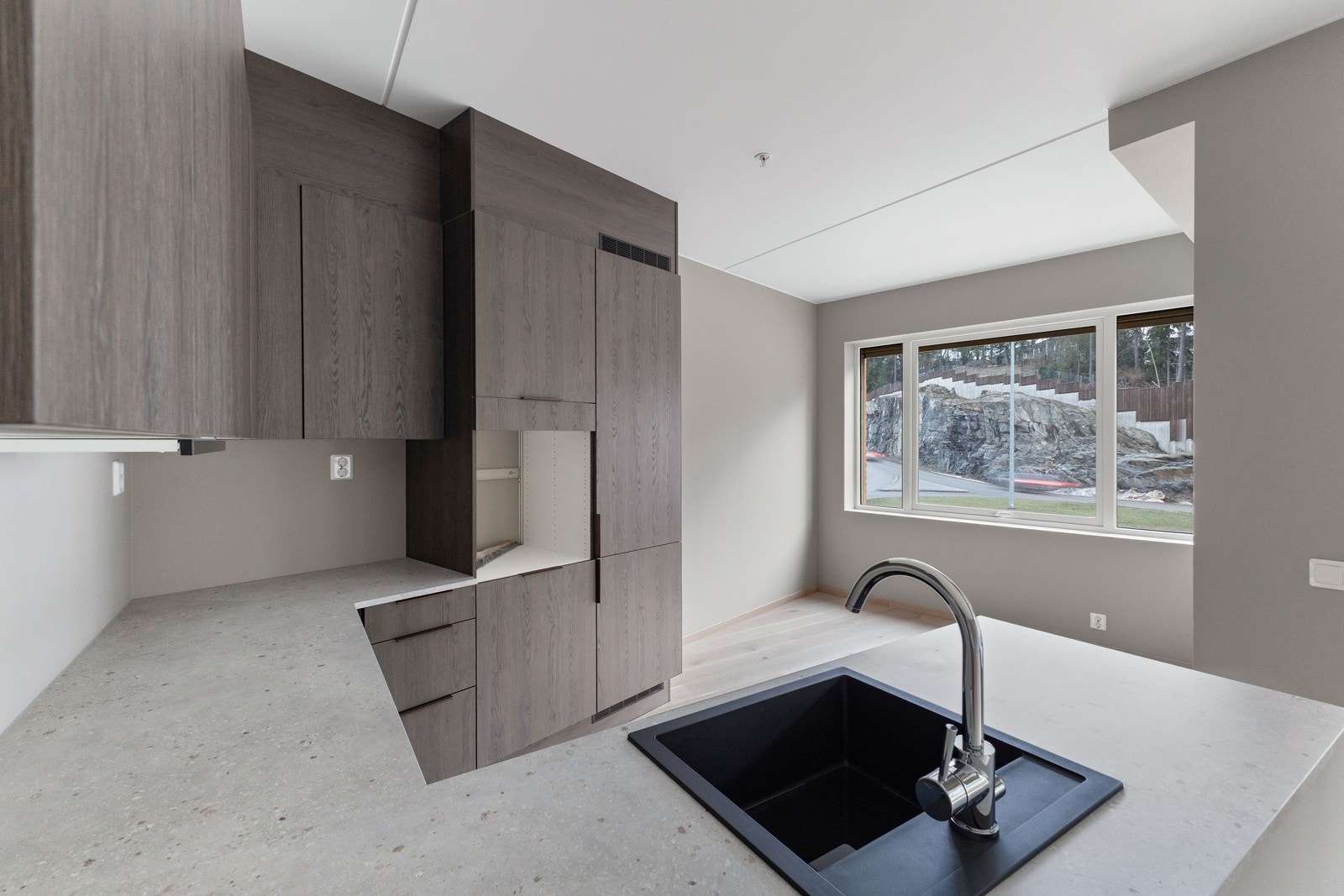 Lekkert kjøkken med avsatt plass til integrerte hvitevarer, fra HTH av type Mood. Galleribilde