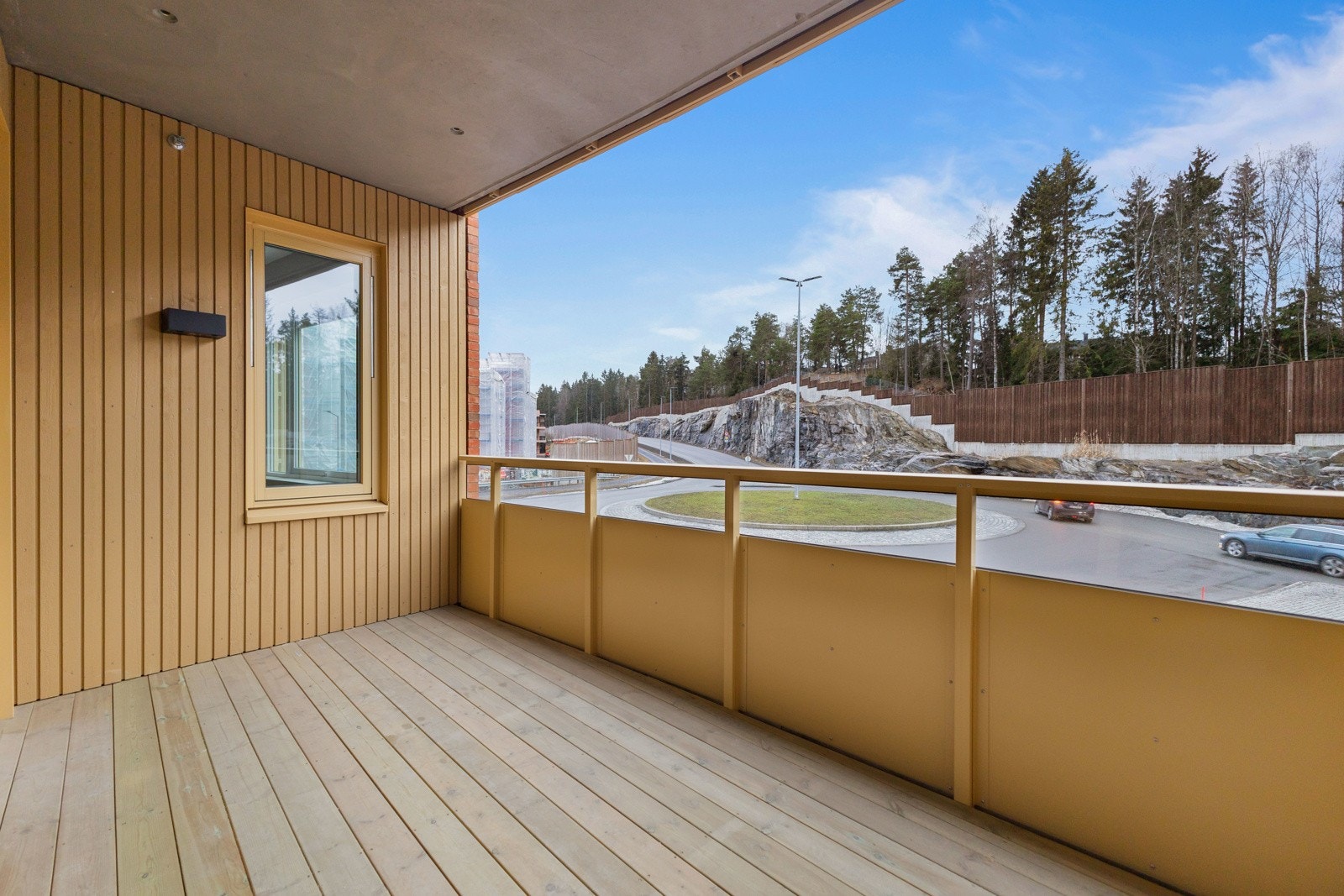 Utgang til flott balkong på 9,1 kvm. Galleribilde