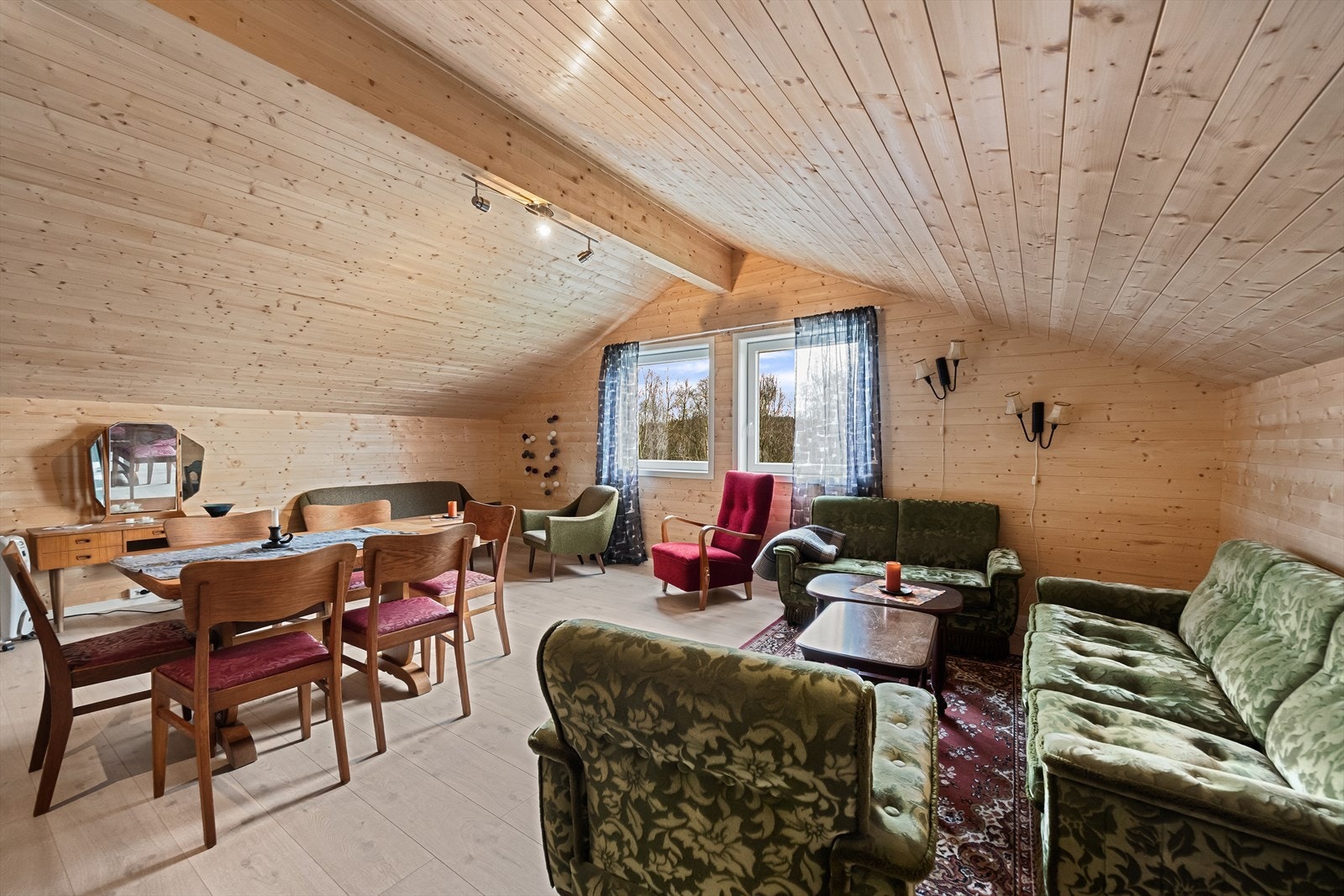 Innredet garasjeloft. Galleribilde