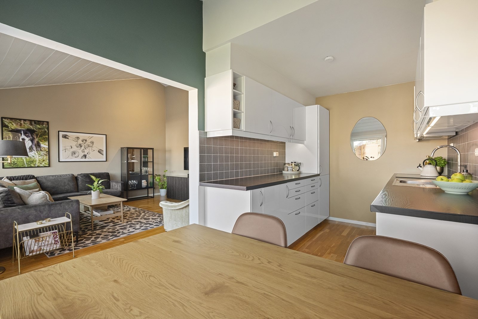 Leil. har en super planløsning, samt ekstra god takhøyde som gir en lys og luftig romfølelse Galleribilde