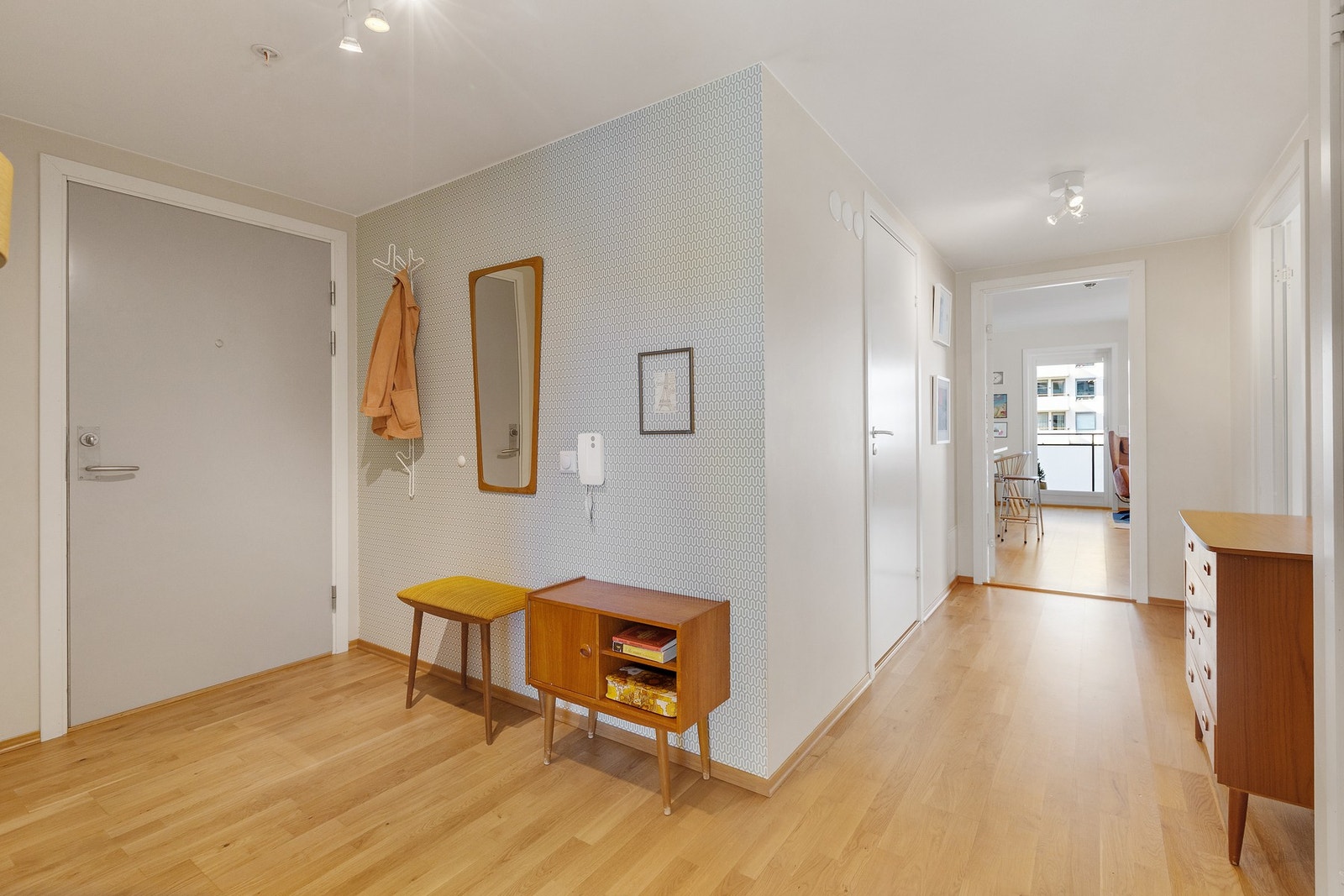 Innbydende og romslig entré Galleribilde