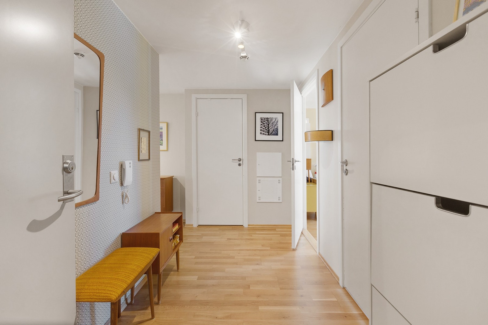 Entré er utstyr med dørcalling Galleribilde