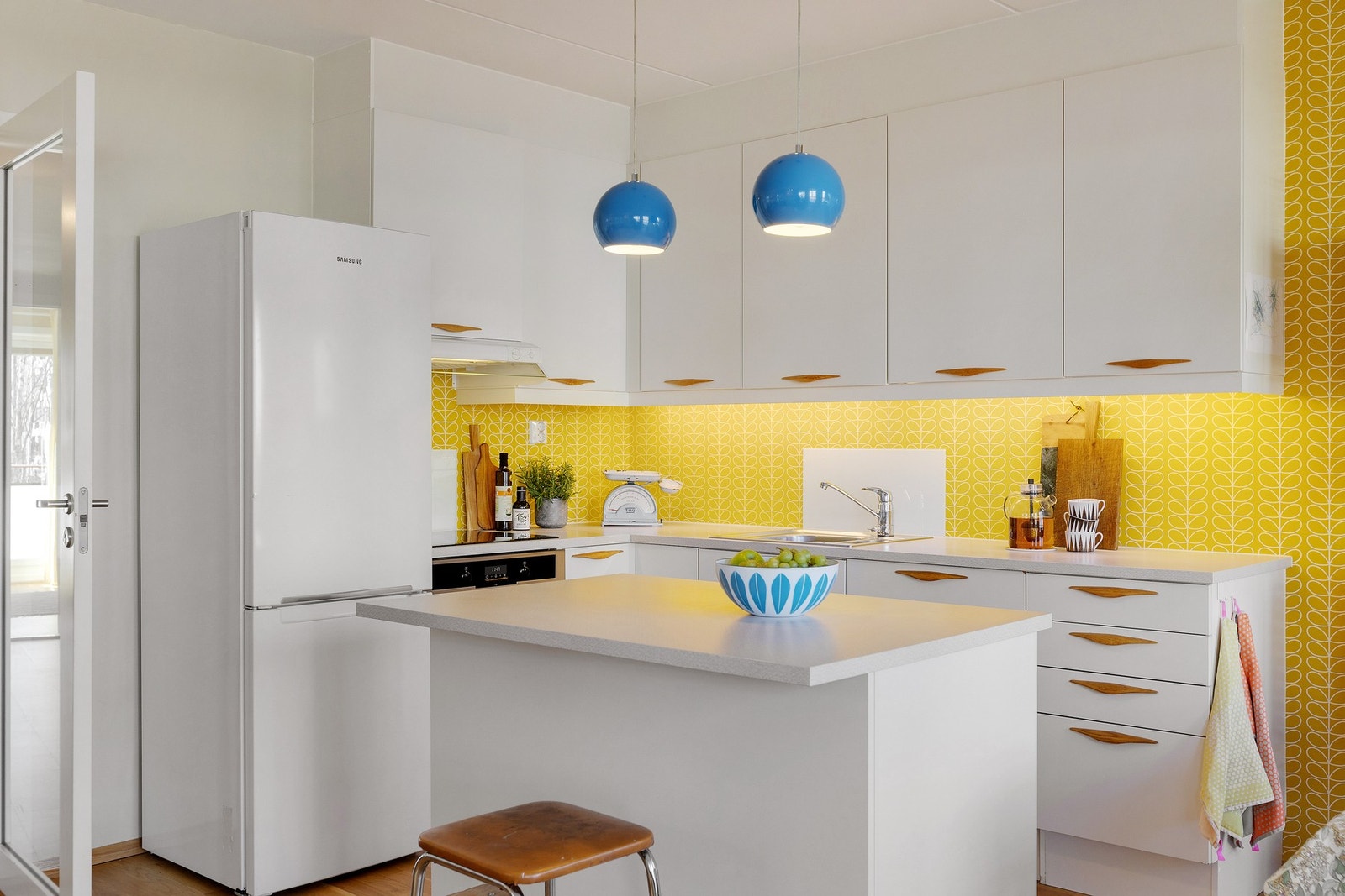 Kjøkken - hvitevarer på kjøkkenet medfølger i handelen Galleribilde