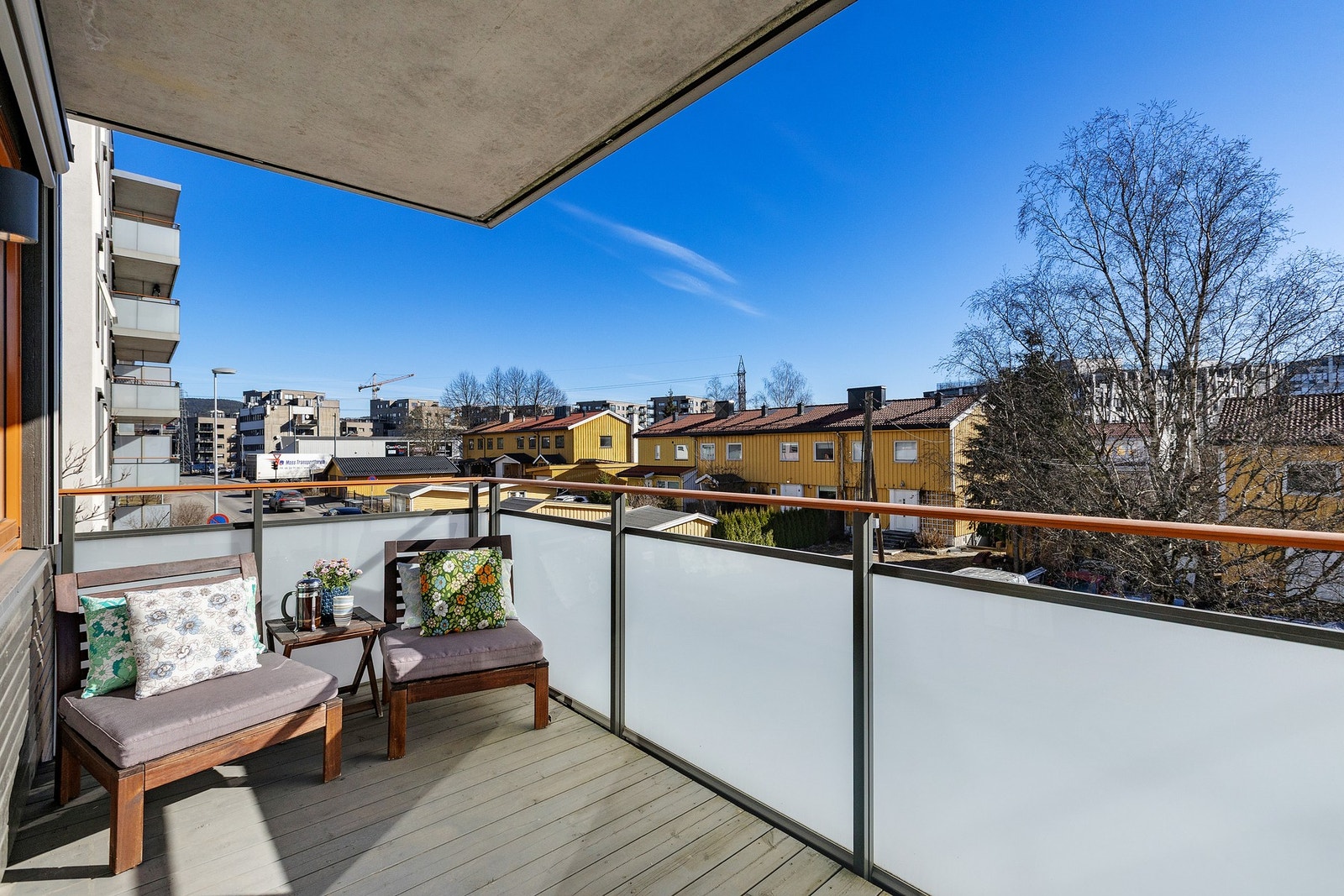 Montert belysning og stikkontakter på balkongen Galleribilde