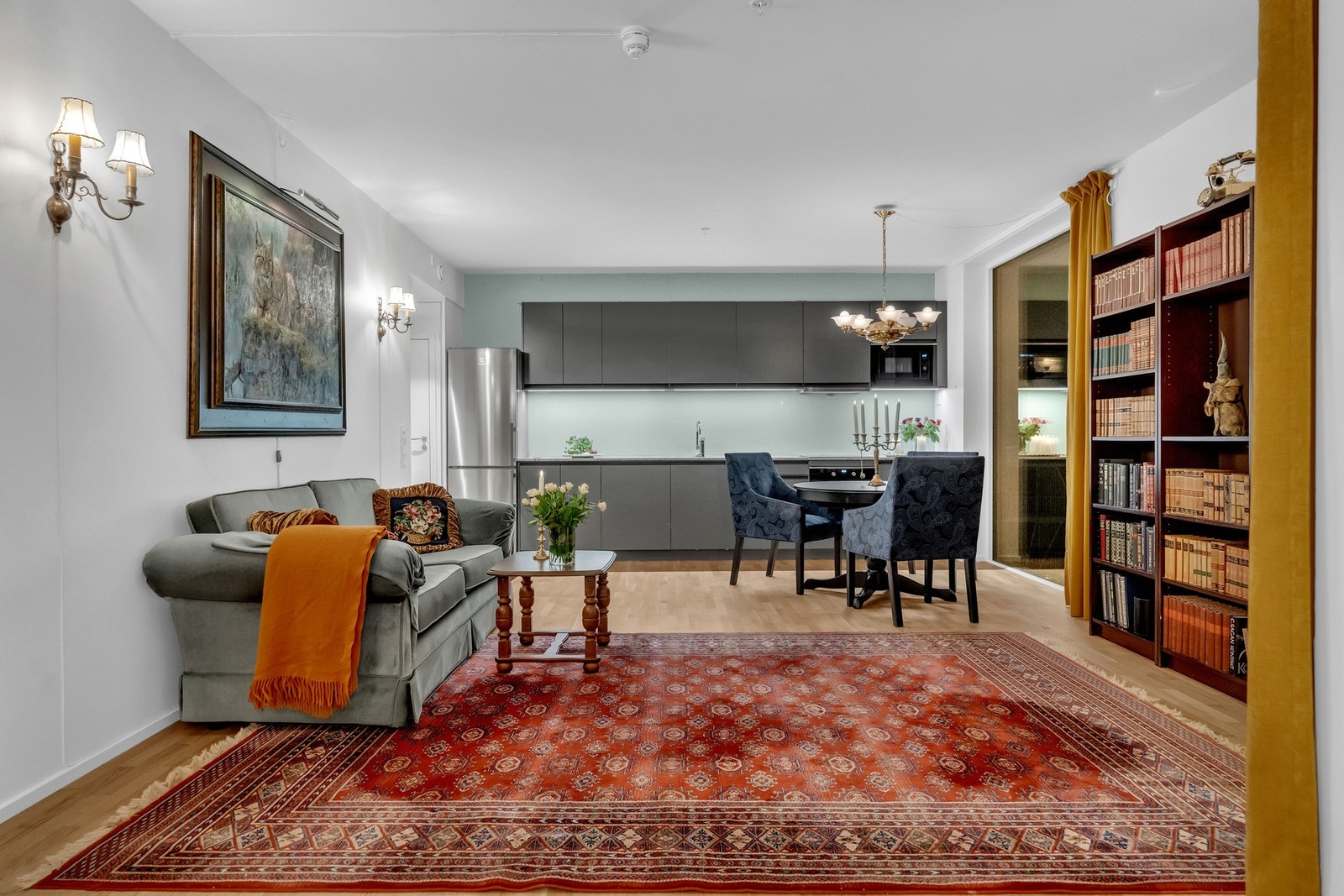 Her er det gode møbleringsmuligheter - enten du ønsker en større sofagruppe, flere sitteplasser eller en mer minimalistisk stil. Galleribilde