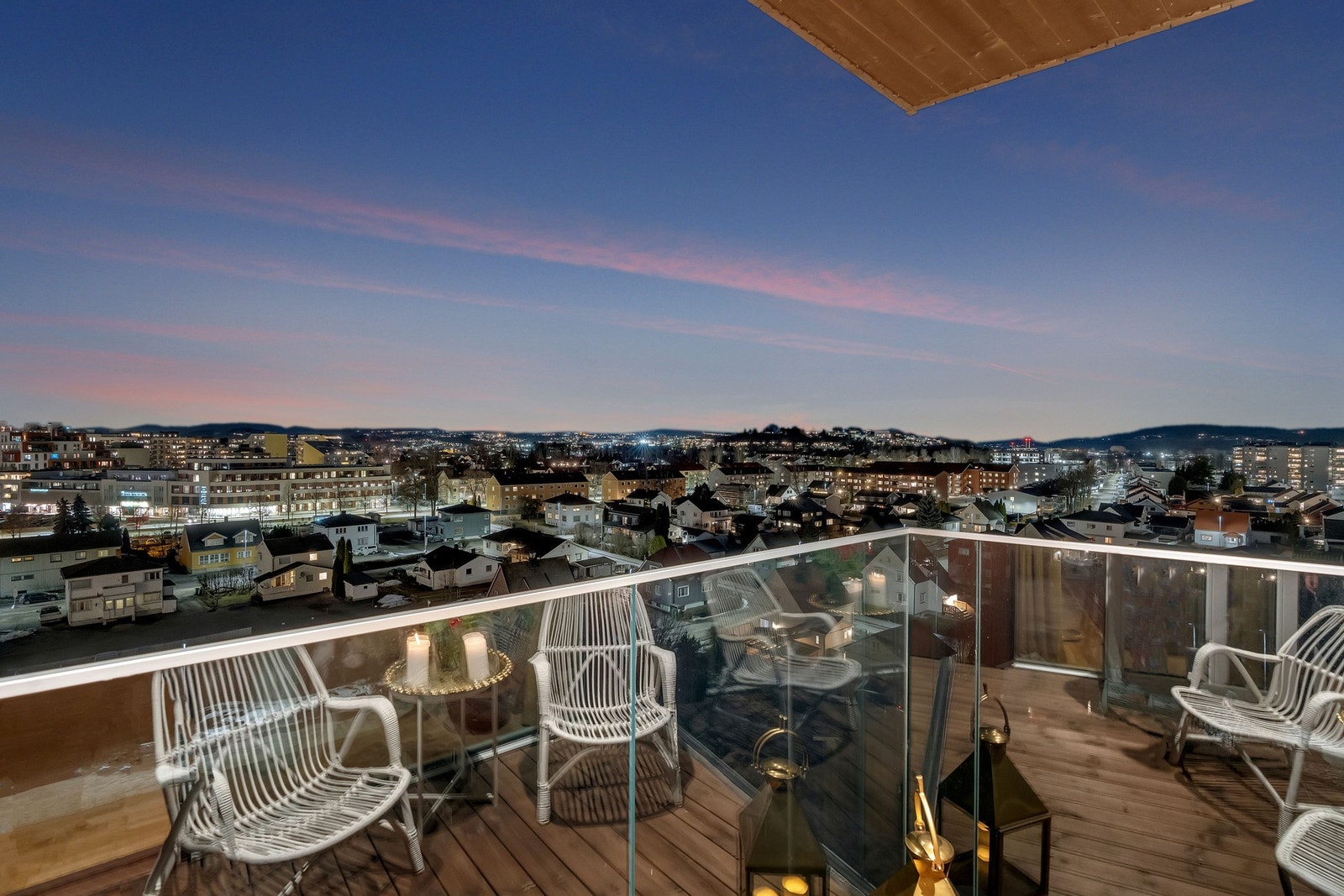 Glassrekkverket sikrer uhindret utsyn. Galleribilde