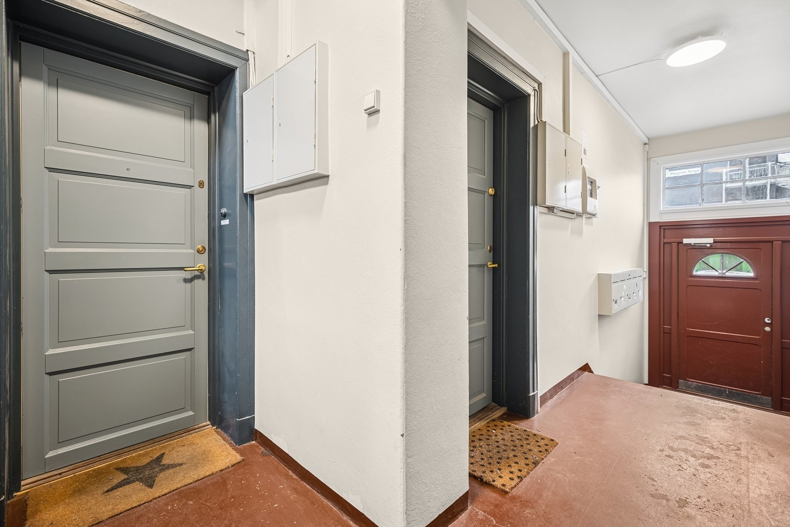 Inngang fra felles gang. Galleribilde