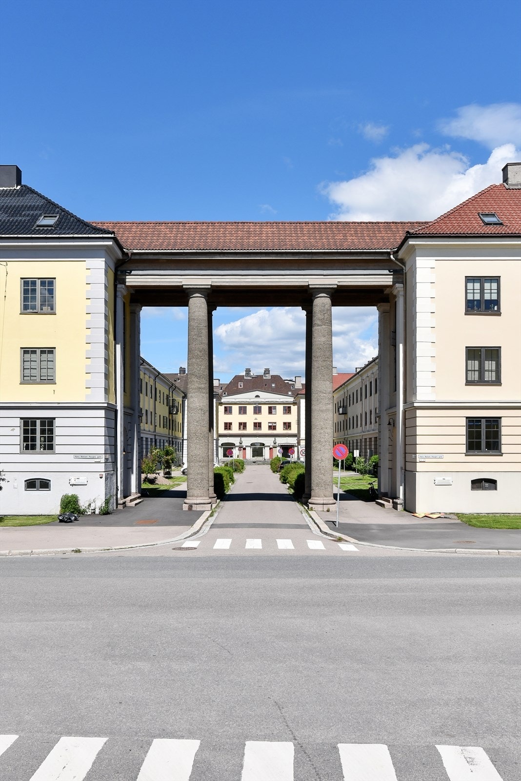 Leiligheten ligger i et sentralt og attraktivt boligområde i Søylegården. Galleribilde