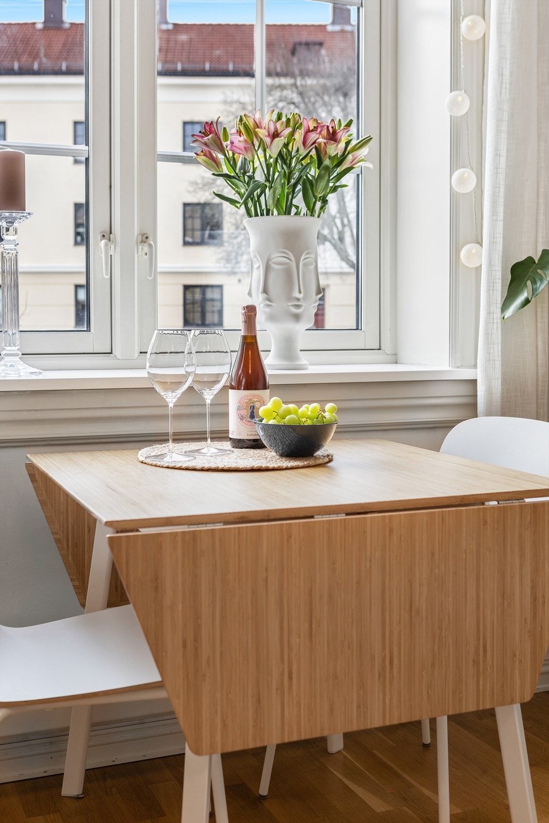 Du kan enkelt dele opp stuen i flere soner med møblement, for å utnytte stuens areal. Galleribilde