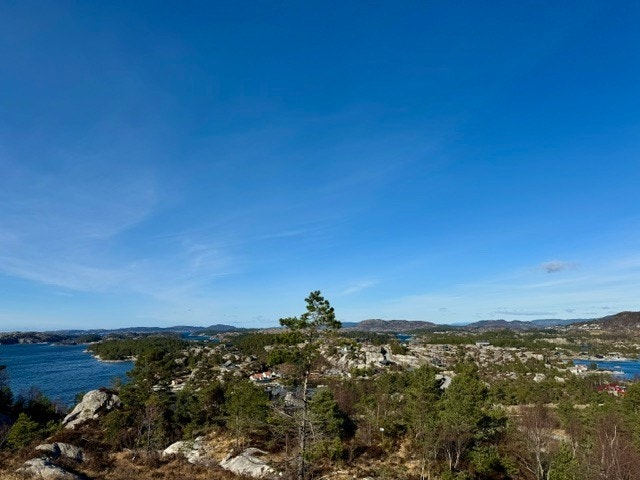 Utsiktstomt med strålande solforhold Galleribilde