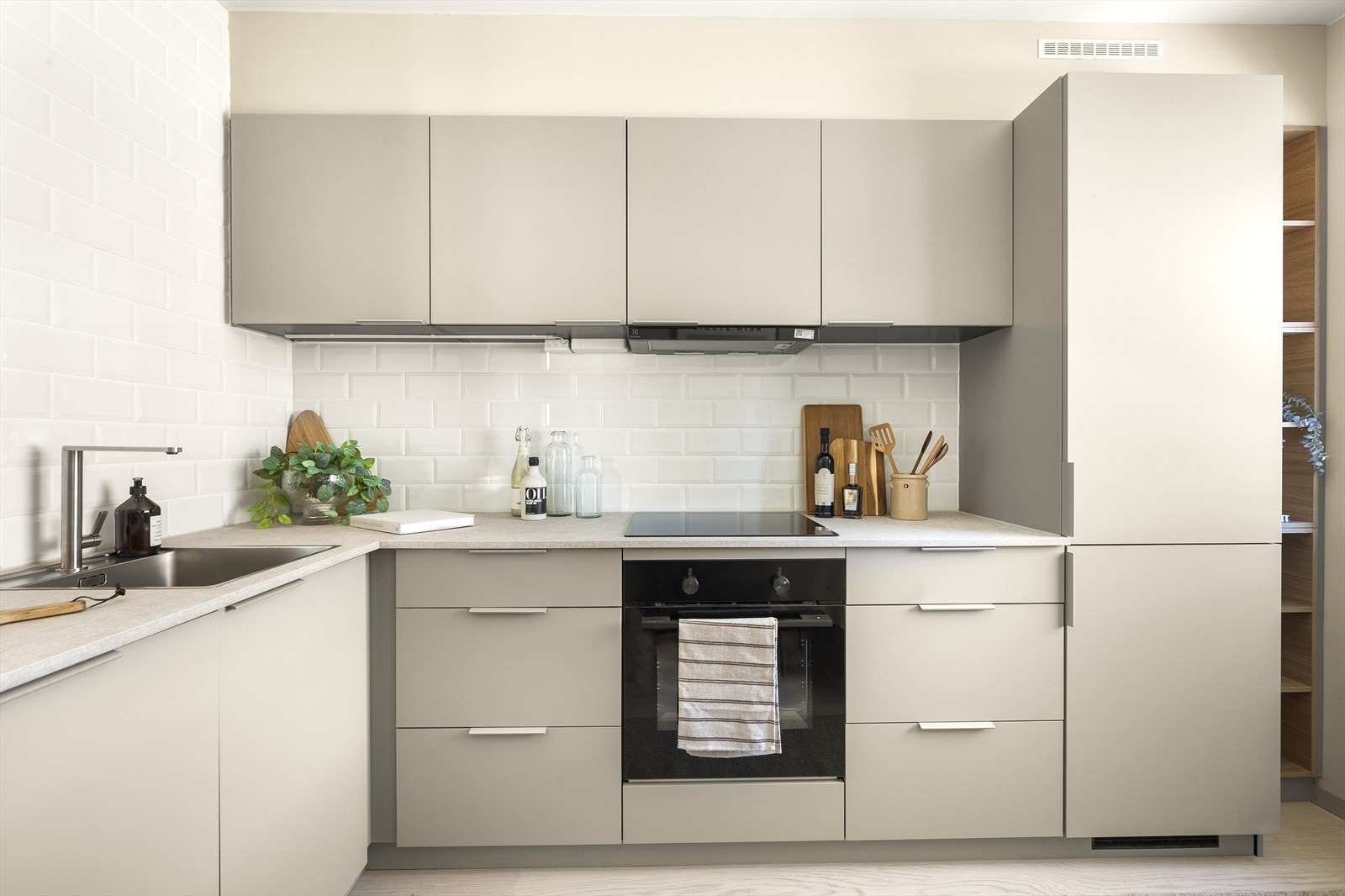 Flotte farge- og materialvalg er gjennomgående. Drømmen av et kjøkken finner du her! Galleribilde