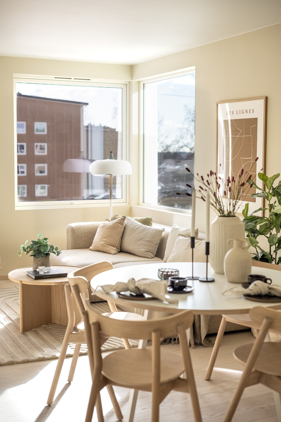 Rikelig med naturlig lysinnslipp er gjennomgående. Galleribilde