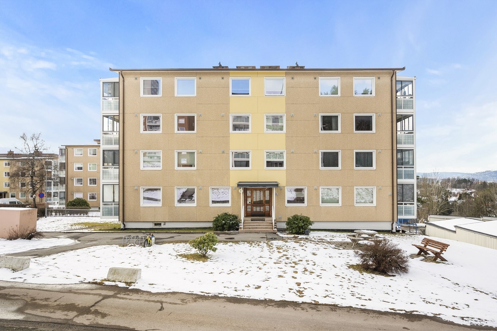 Markanær og rolig beliggenhet ved Østmarka med flotte tur- og rekreasjonsmuligheter året rundt. Galleribilde