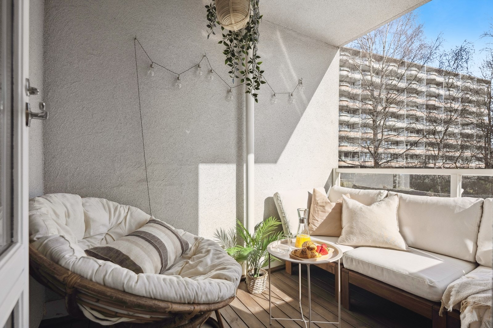 Fra stuen er det adkomst til en sydøstvendt balkong på ca. 4,5 kvm. Galleribilde