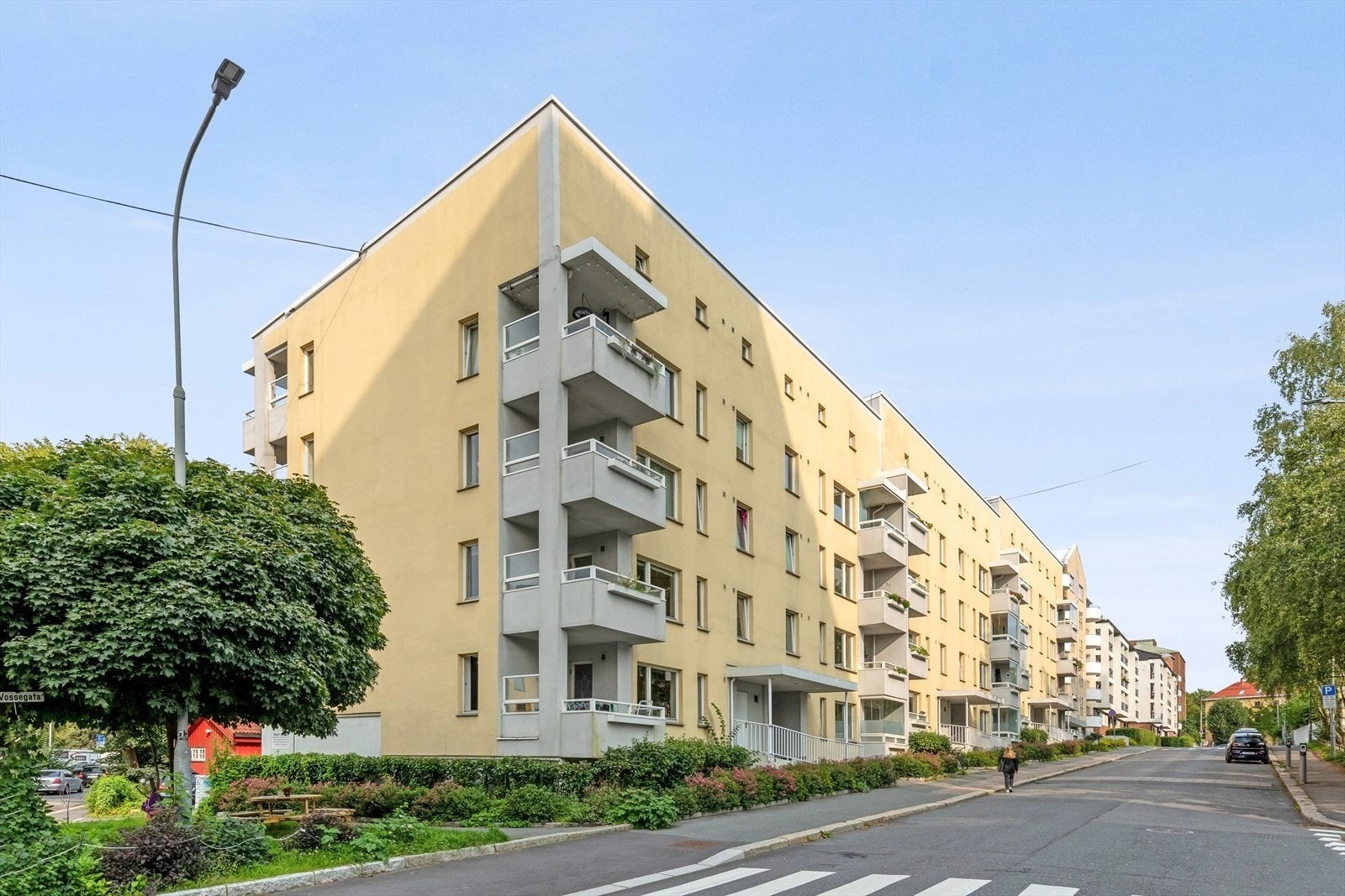 Borettslaget er veldrevet med god vedlikeholdshistorikk. Boligen disponerer en loftsbod på ca. 4 kvm samt en skapbod i kjelleren. Galleribilde