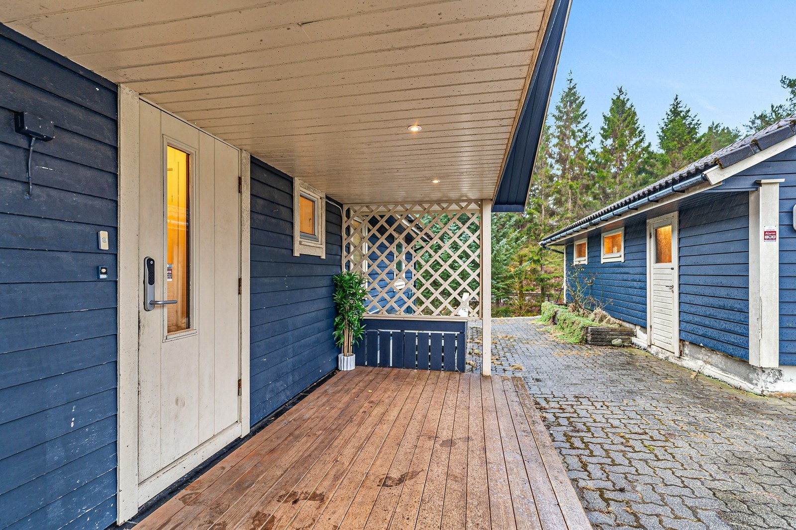 Det er ellers kort vei til Bremnes hvor man finner de fleste servicetilbud. Galleribilde