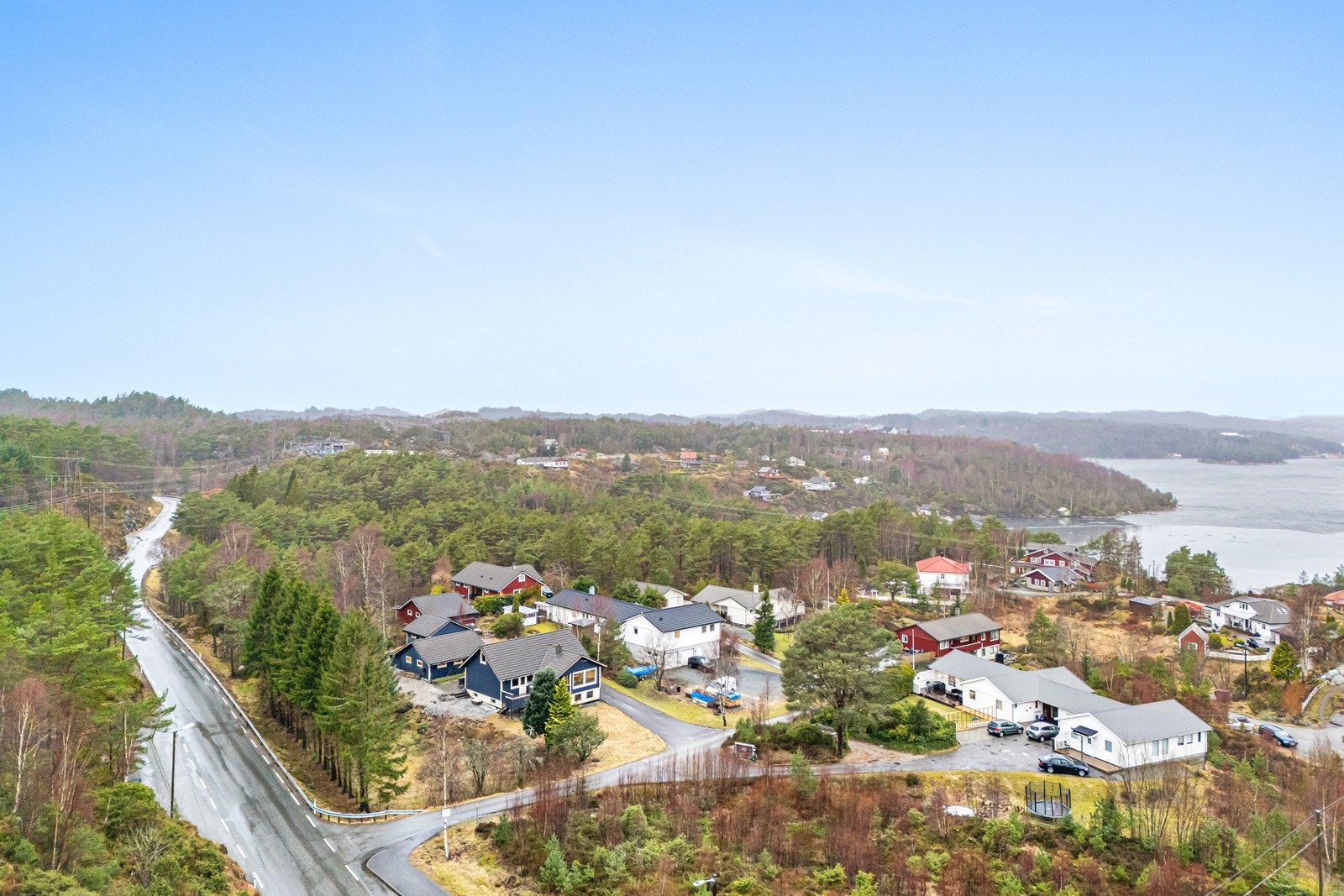 Området er barnevennlig med kun få minutters kjøring til flere barnehager og skoler. Galleribilde