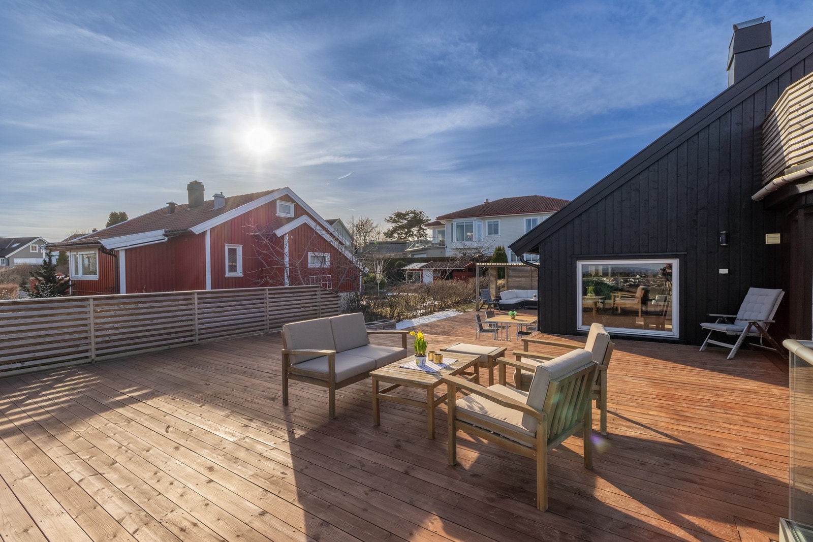 Dekket er av impregnert treverk. Galleribilde